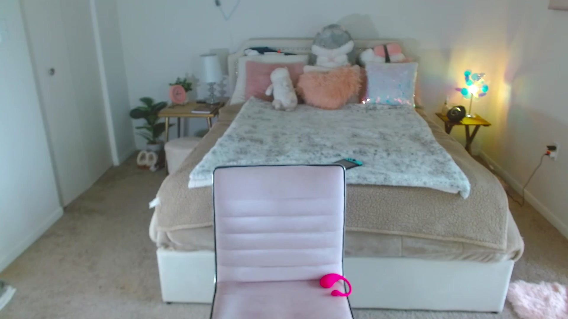 Gallery image thumbnail from MangoMae's myfreecams stream on, 11/04/2023, 18:45 image 7 of 20