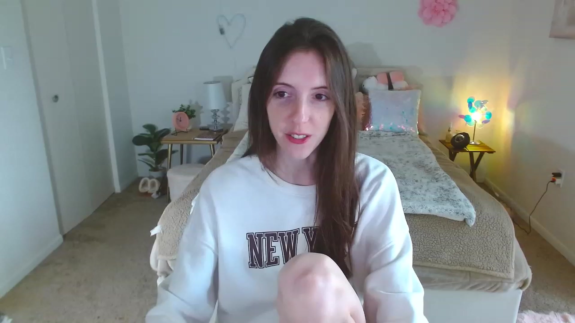 Gallery image thumbnail from MangoMae's myfreecams stream on, 11/04/2023, 18:45 image 3 of 20