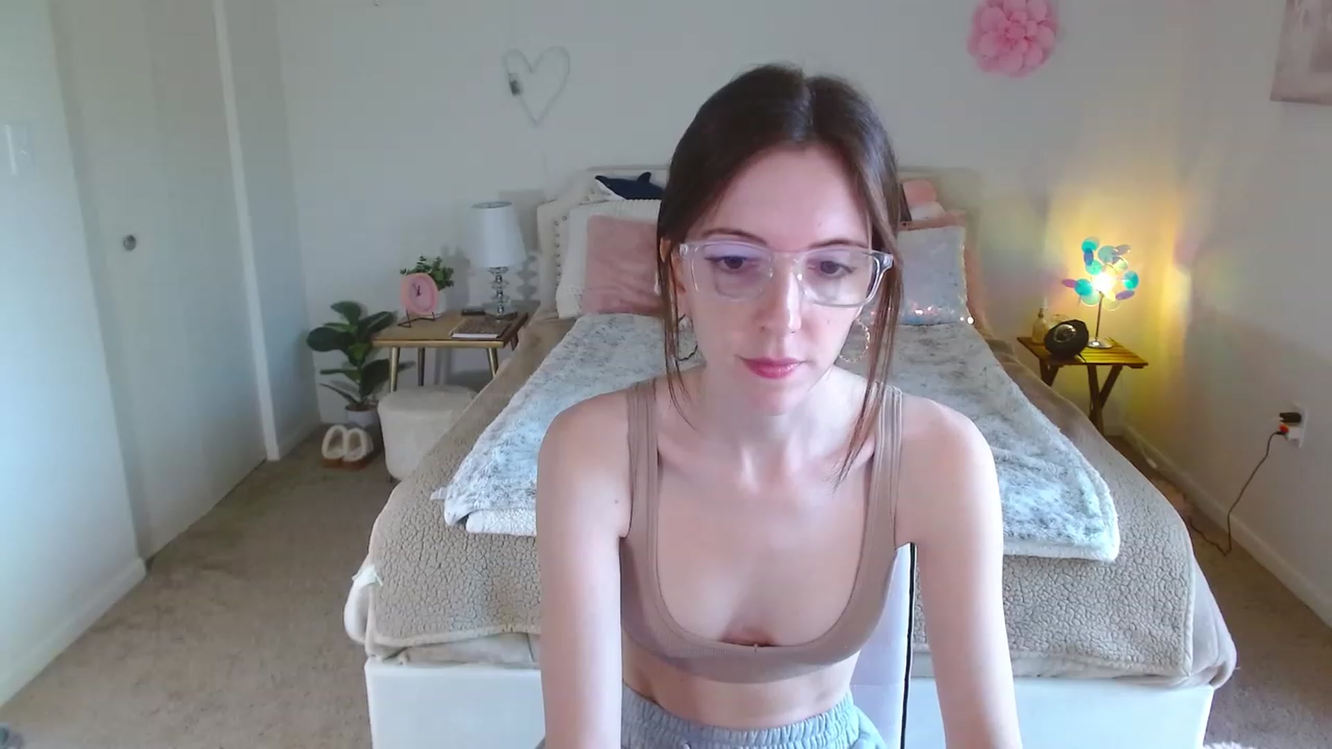 Gallery image thumbnail from MangoMae's myfreecams stream on, 11/05/2023, 17:00 image 17 of 20