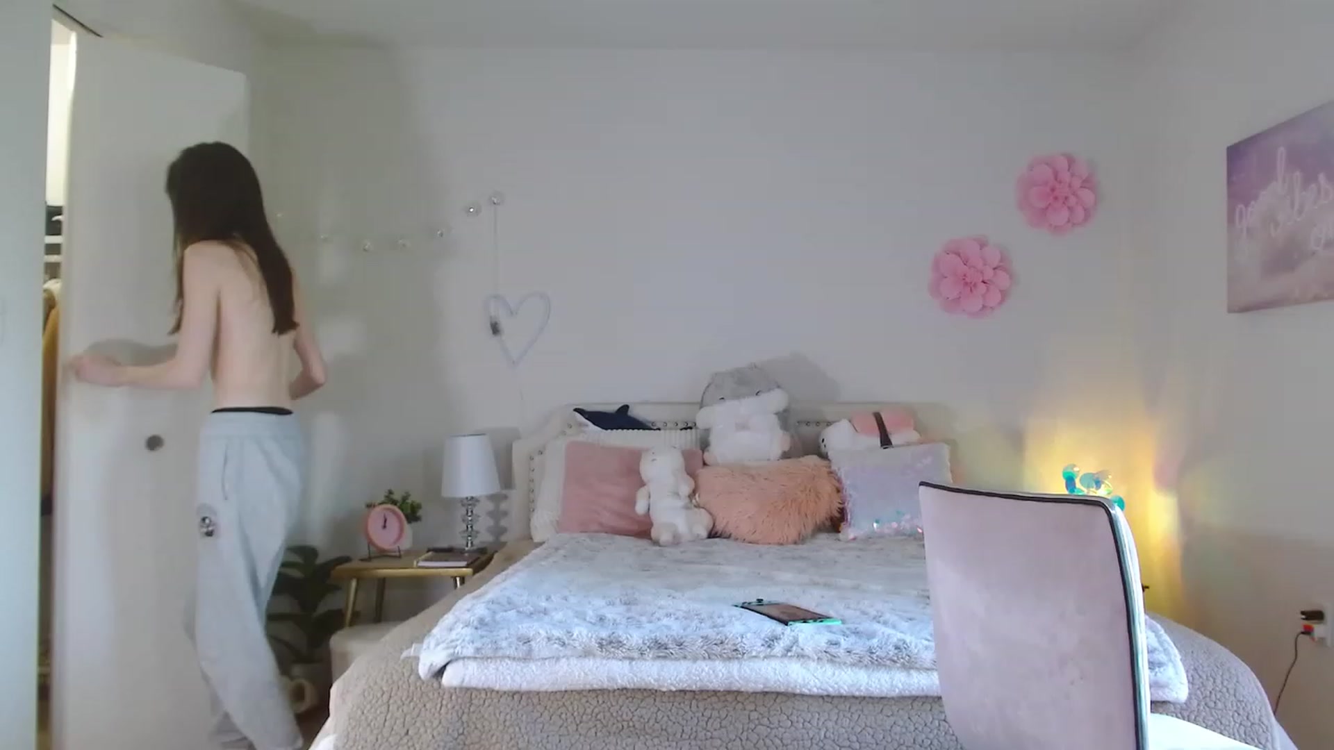 Gallery image thumbnail from MangoMae's myfreecams stream on, 11/05/2023, 18:57 image 7 of 20