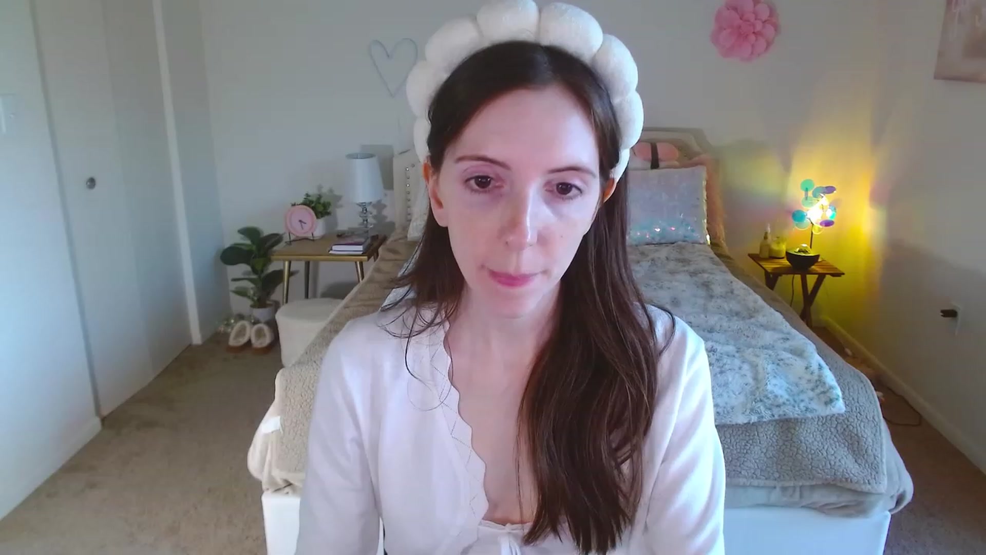 Gallery image thumbnail from MangoMae's myfreecams stream on, 11/17/2023, 22:21 image 10 of 20