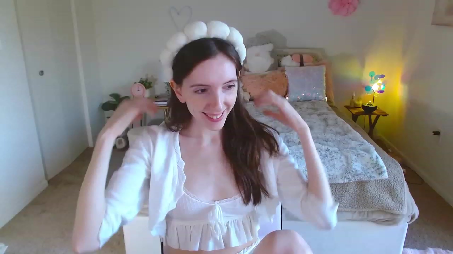 Gallery image thumbnail from MangoMae's myfreecams stream on, 11/17/2023, 22:21 image 4 of 20