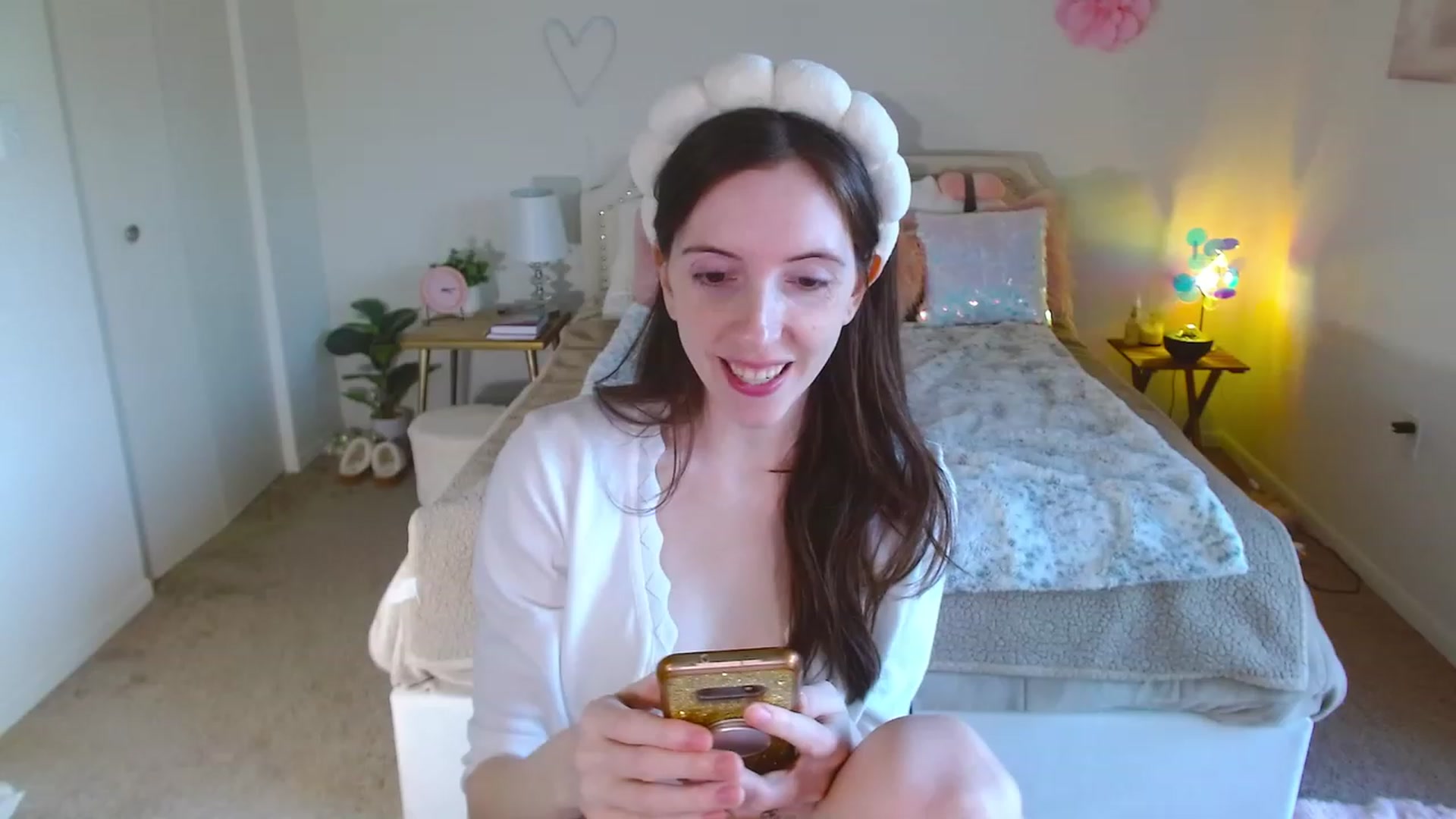 Gallery image thumbnail from MangoMae's myfreecams stream on, 11/17/2023, 22:21 image 7 of 20