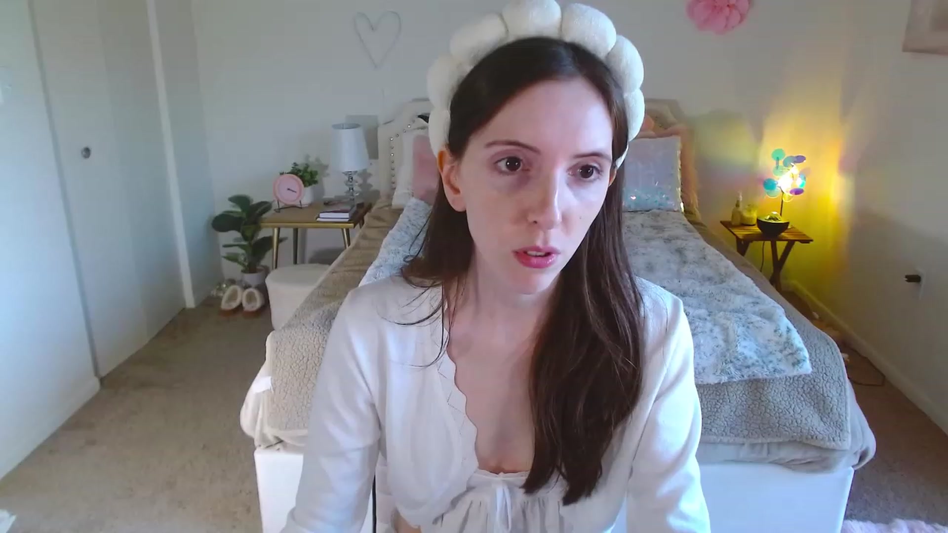 Gallery image thumbnail from MangoMae's myfreecams stream on, 11/17/2023, 22:21 image 8 of 20