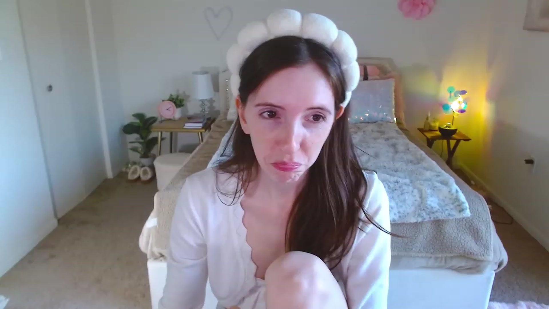 Gallery image thumbnail from MangoMae's myfreecams stream on, 11/17/2023, 22:21 image 6 of 20