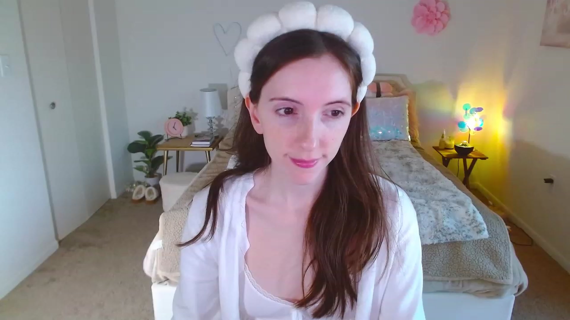 Gallery image thumbnail from MangoMae's myfreecams stream on, 11/17/2023, 22:21 image 18 of 20