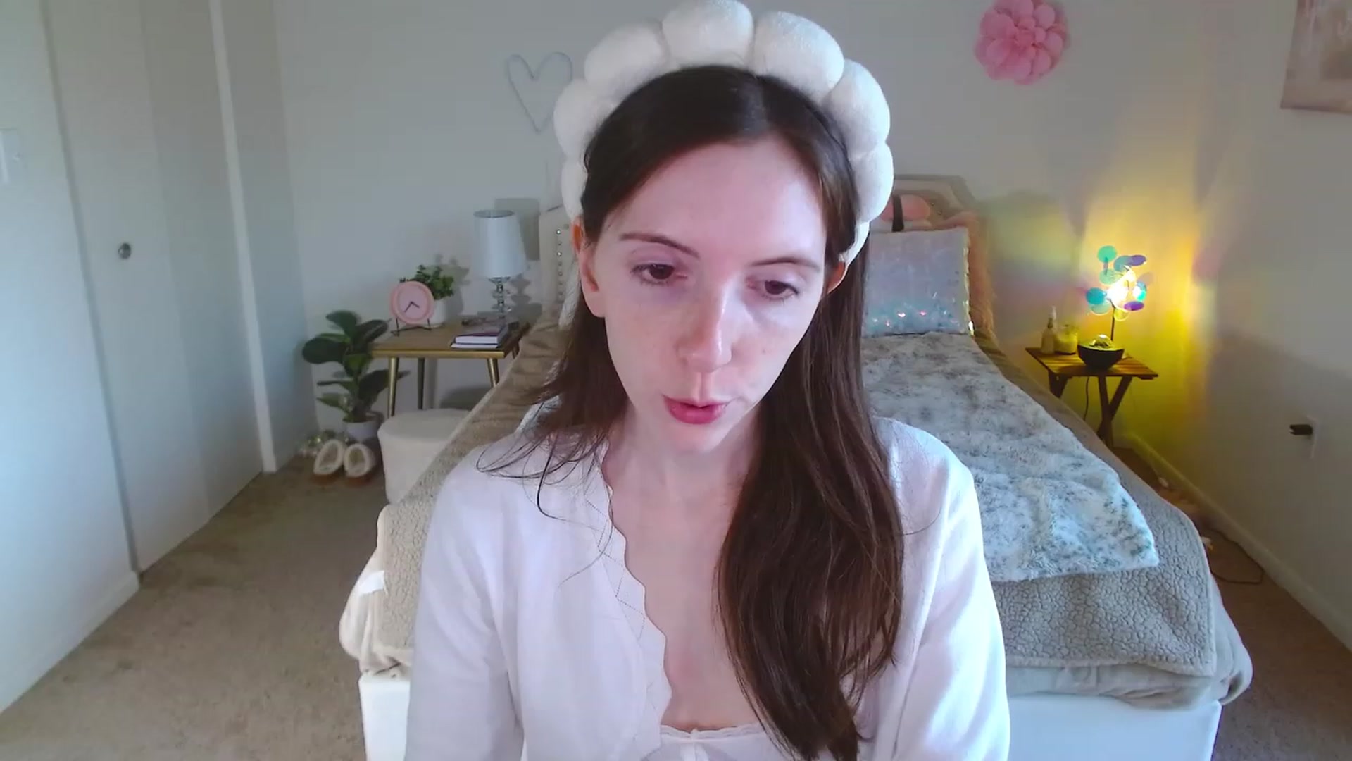 Gallery image thumbnail from MangoMae's myfreecams stream on, 11/17/2023, 22:21 image 12 of 20