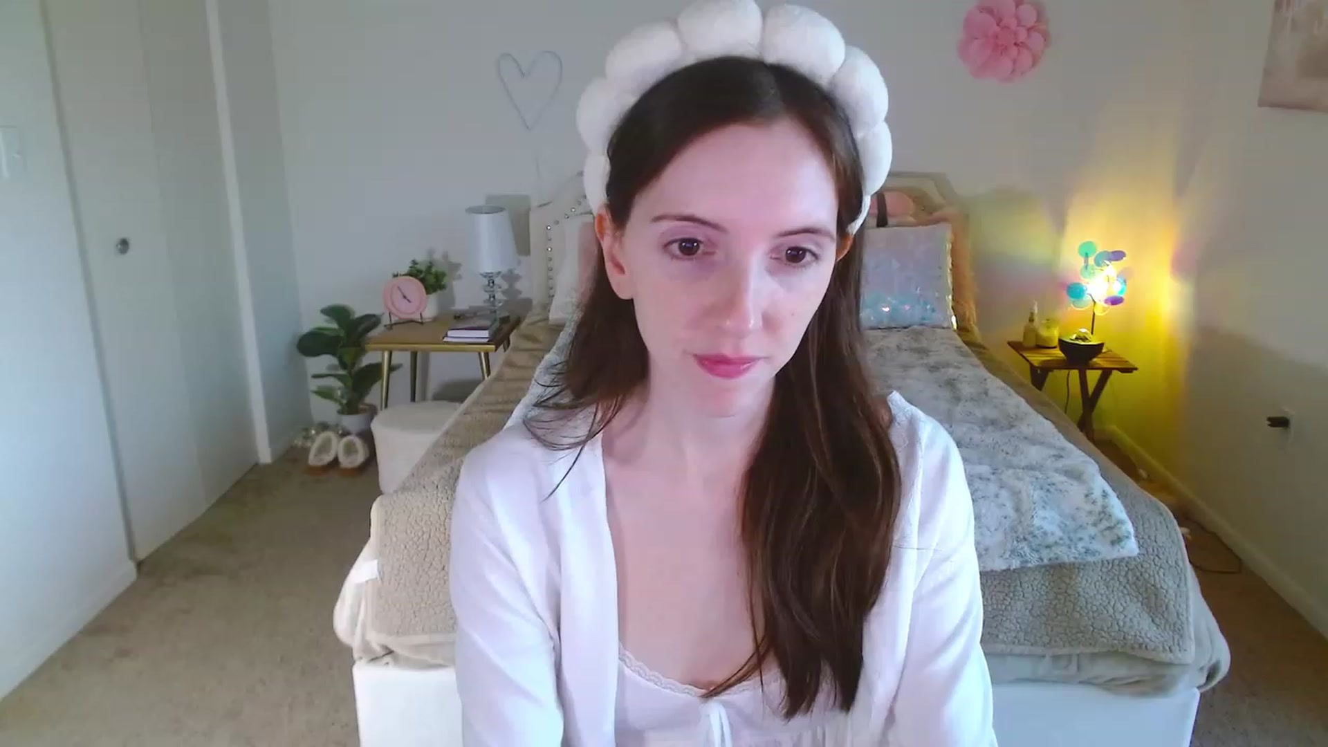 Gallery image thumbnail from MangoMae's myfreecams stream on, 11/17/2023, 22:21 image 16 of 20