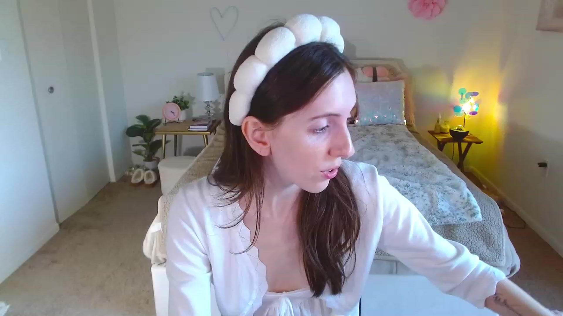 Gallery image thumbnail from MangoMae's myfreecams stream on, 11/17/2023, 22:21 image 9 of 20