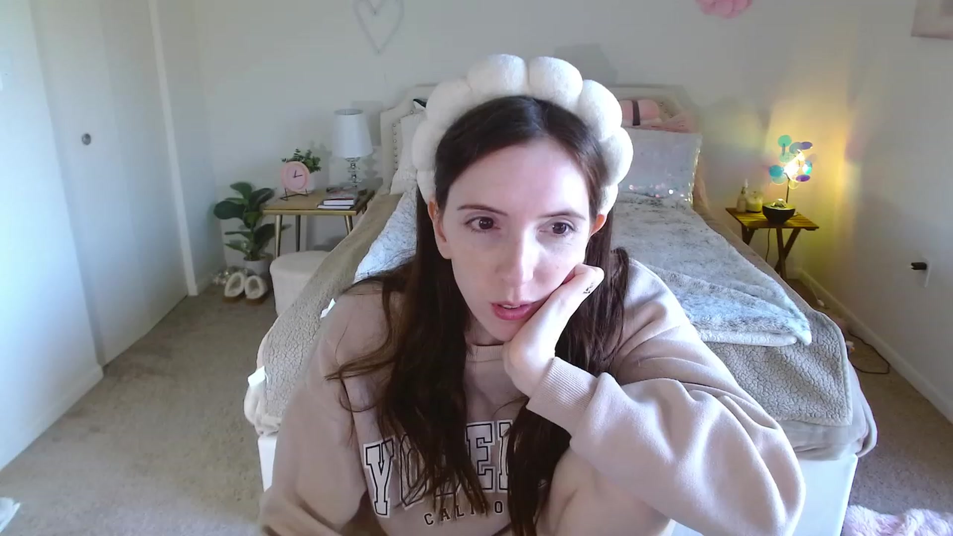 Gallery image thumbnail from MangoMae's myfreecams stream on, 11/18/2023, 18:44 image 9 of 20