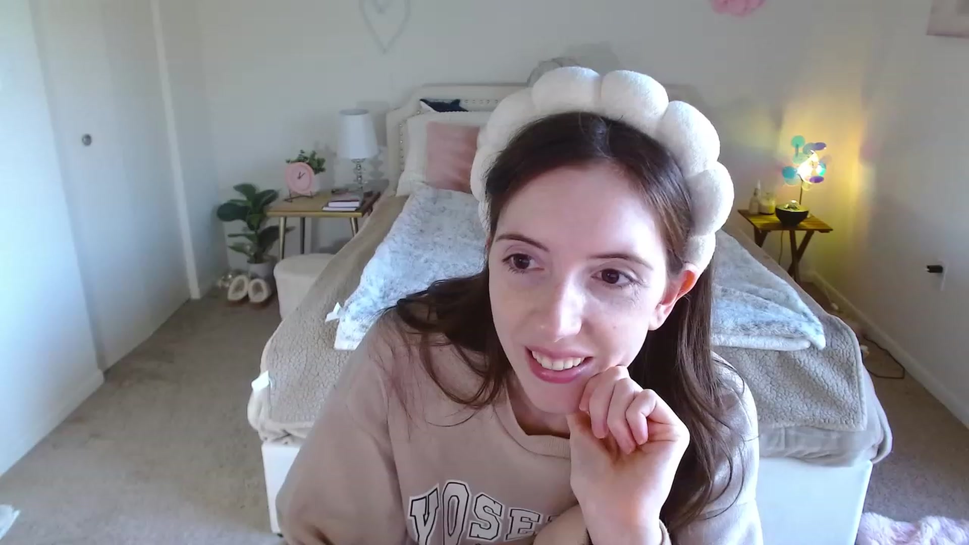 Gallery image thumbnail from MangoMae's myfreecams stream on, 11/18/2023, 18:44 image 7 of 20