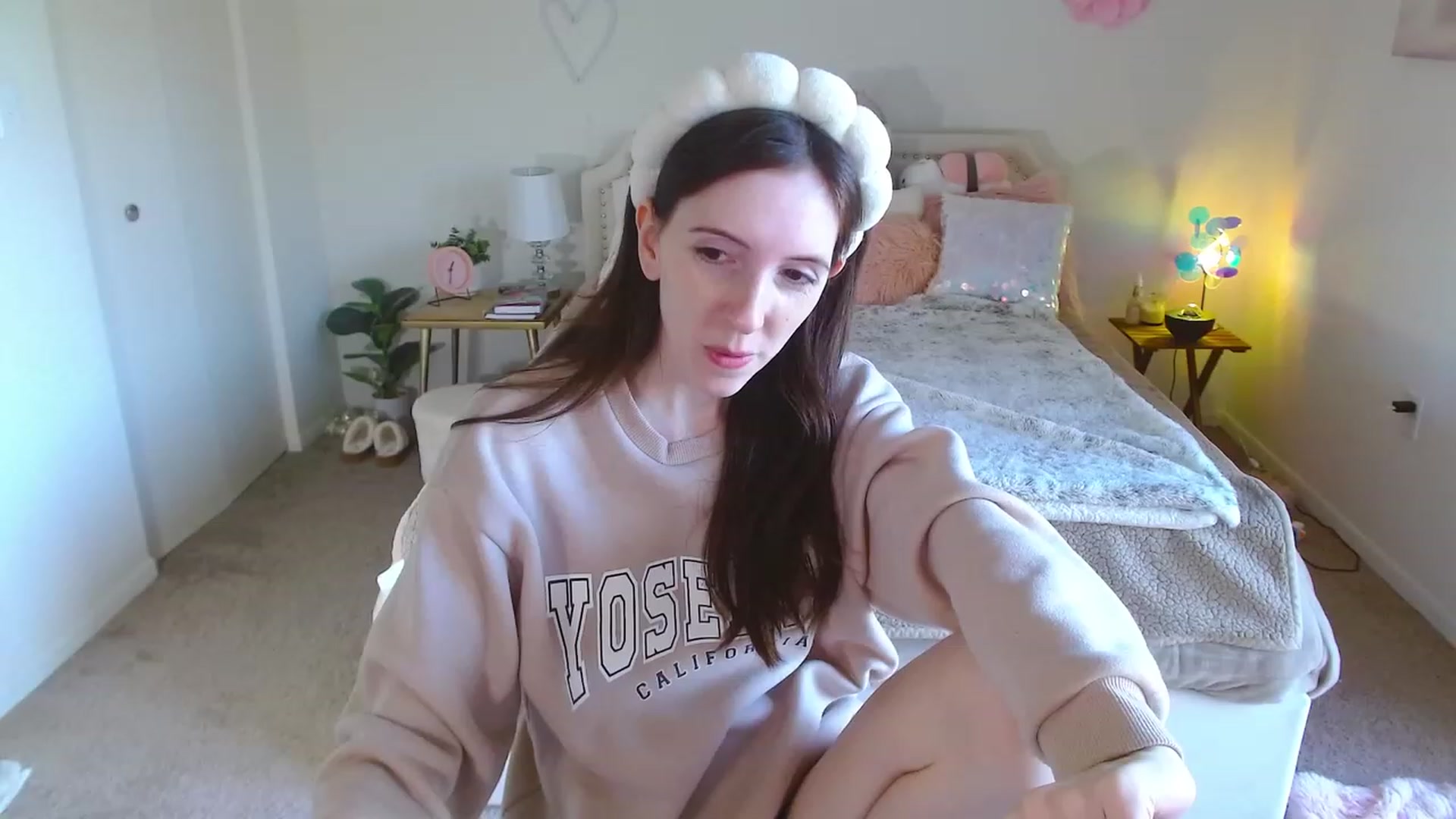Gallery image thumbnail from MangoMae's myfreecams stream on, 11/18/2023, 18:44 image 17 of 20