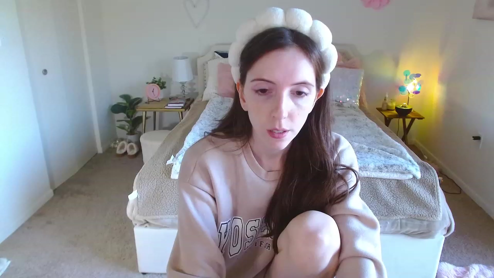 Gallery image thumbnail from MangoMae's myfreecams stream on, 11/18/2023, 18:44 image 15 of 20