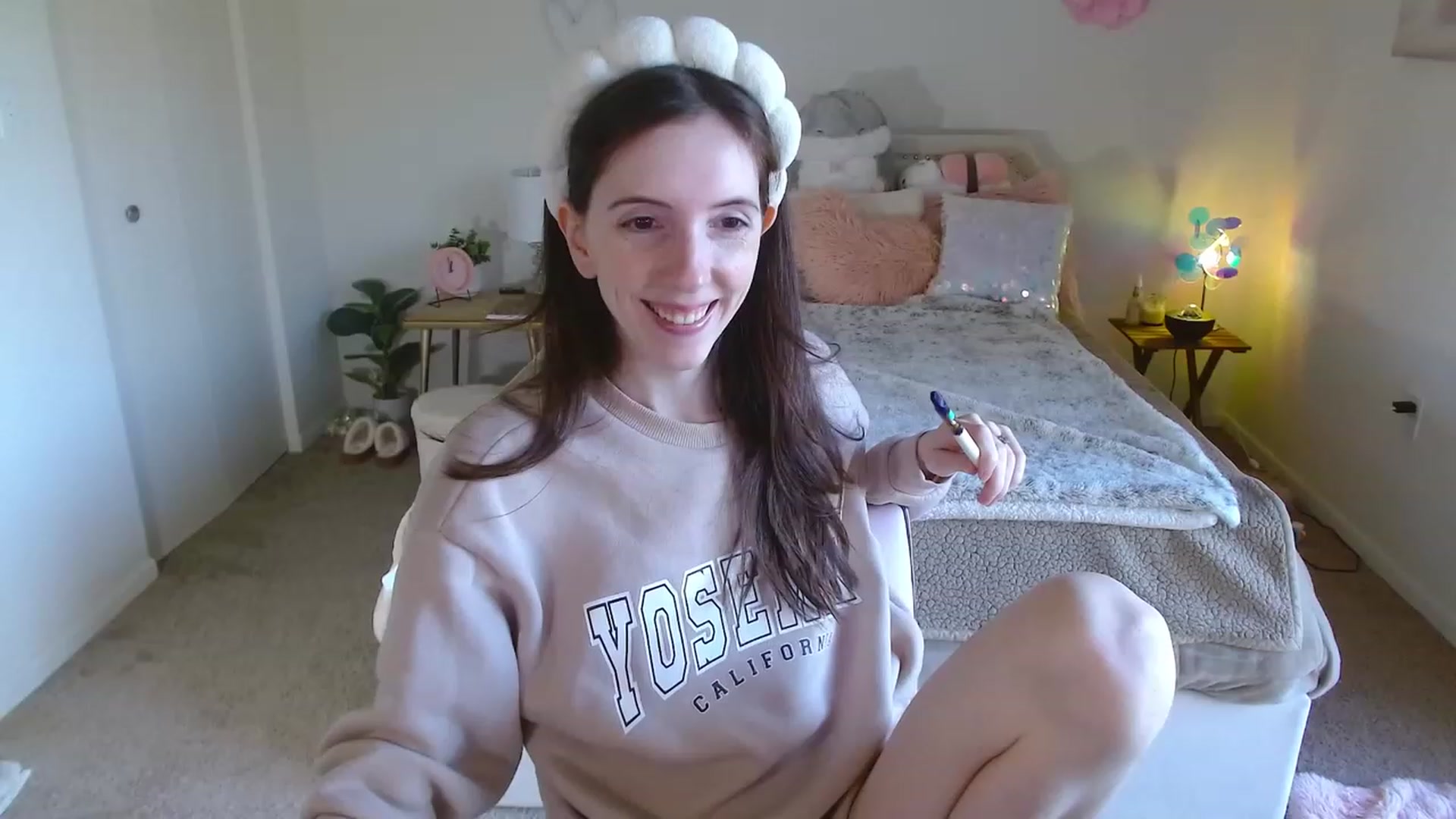 Gallery image thumbnail from MangoMae's myfreecams stream on, 11/18/2023, 18:44 image 2 of 20