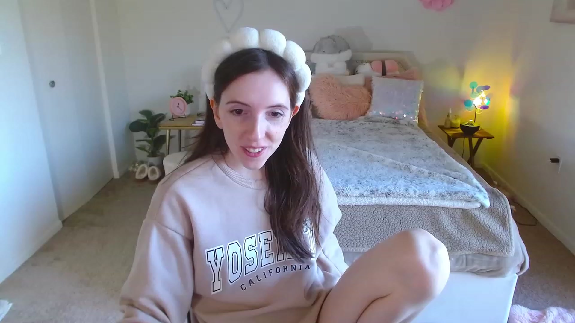Gallery image thumbnail from MangoMae's myfreecams stream on, 11/18/2023, 18:44 image 13 of 20