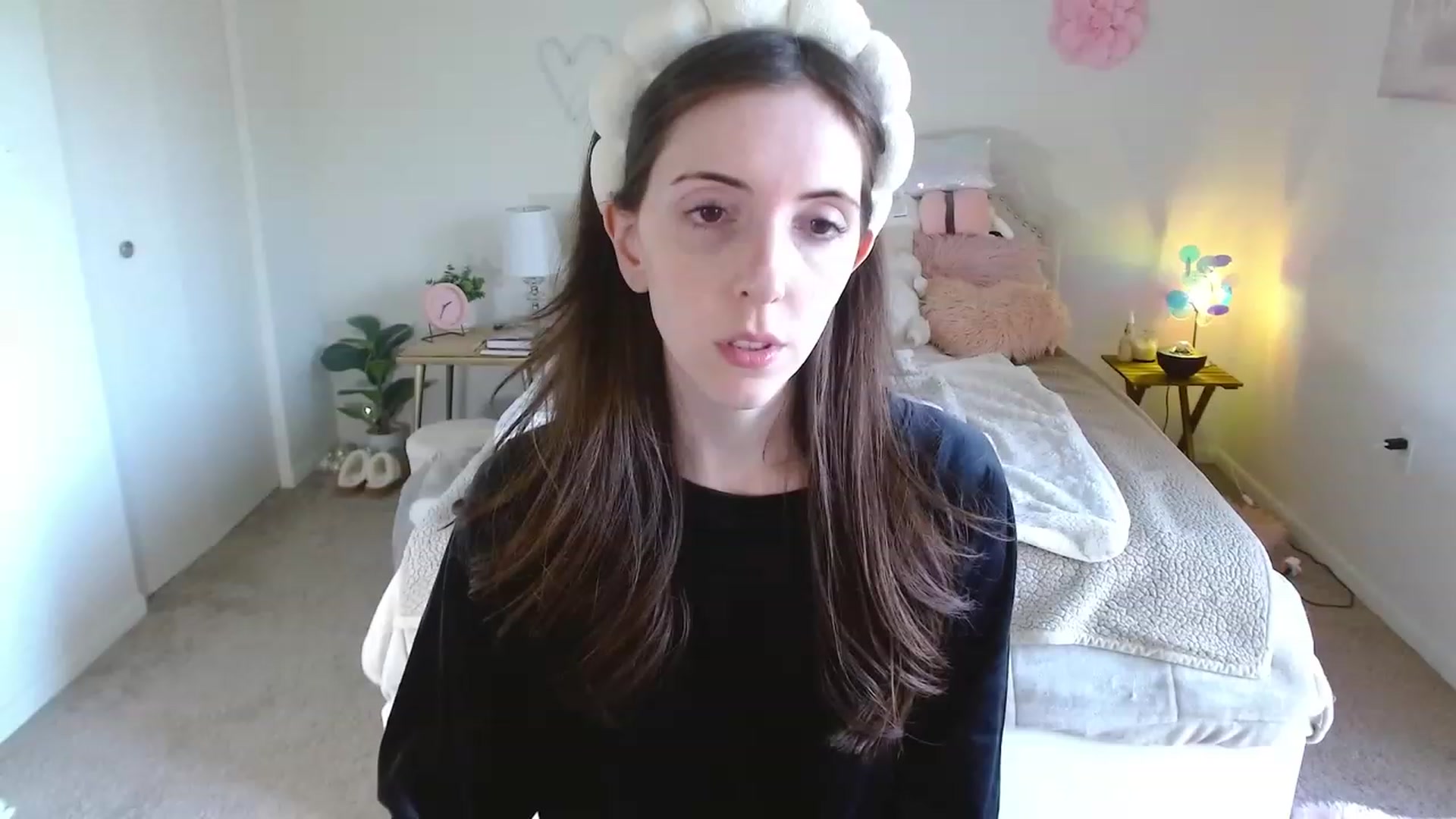 Gallery image thumbnail from MangoMae's myfreecams stream on, 11/24/2023, 20:09 image 6 of 20