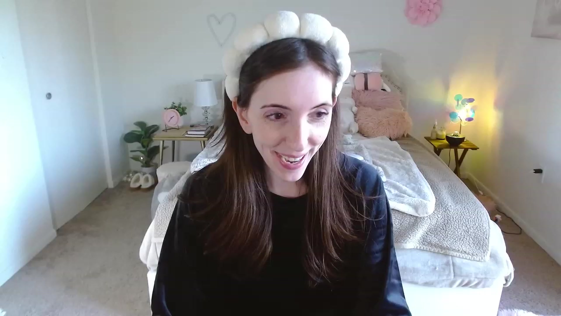 Gallery image thumbnail from MangoMae's myfreecams stream on, 11/24/2023, 20:09 image 7 of 20
