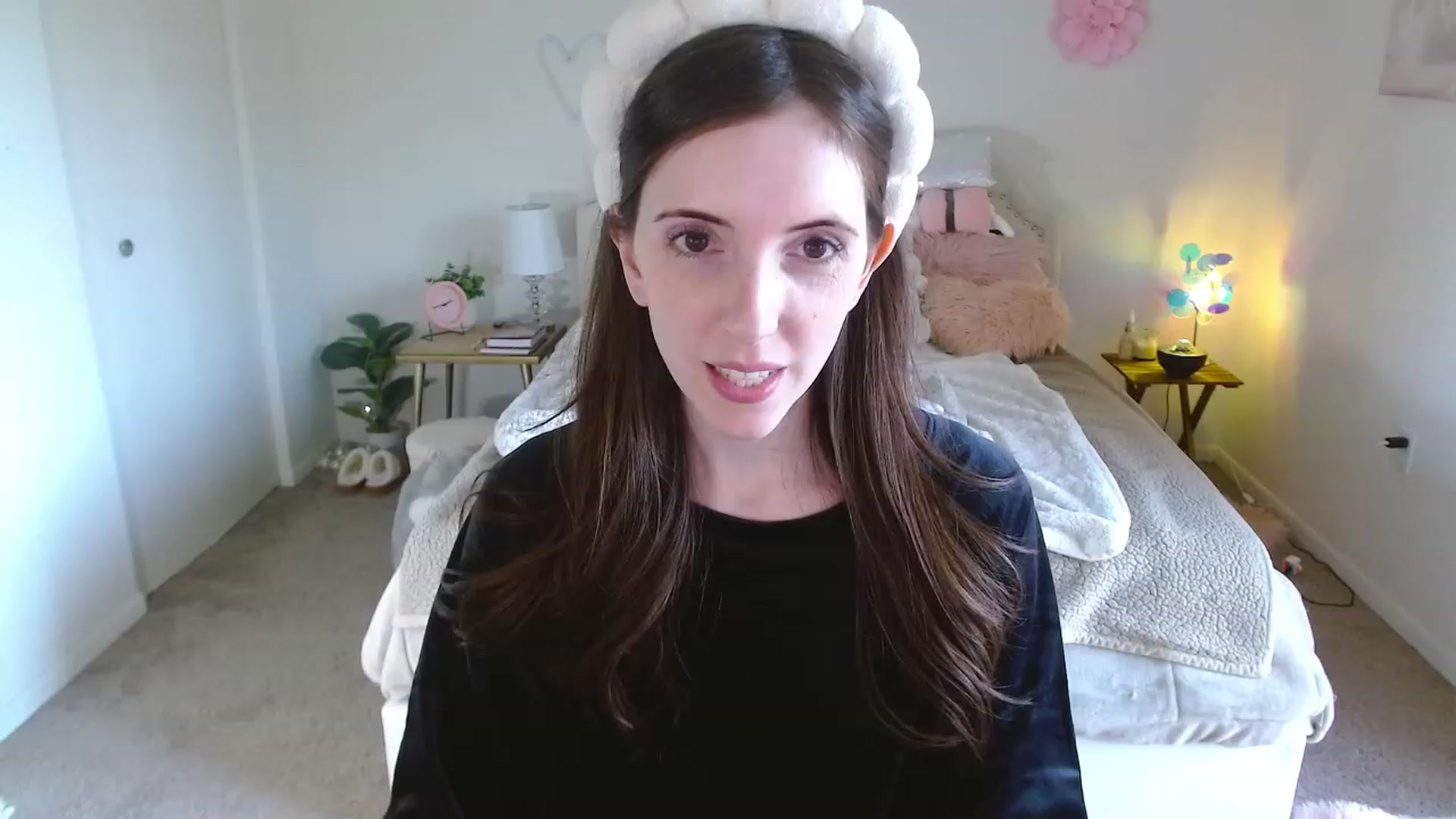 Gallery image thumbnail from MangoMae's myfreecams stream on, 11/24/2023, 20:09 image 10 of 20