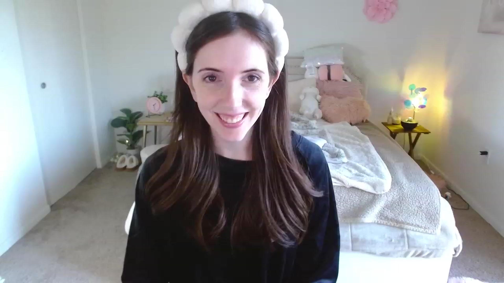 Gallery image thumbnail from MangoMae's myfreecams stream on, 11/24/2023, 20:09 image 3 of 20