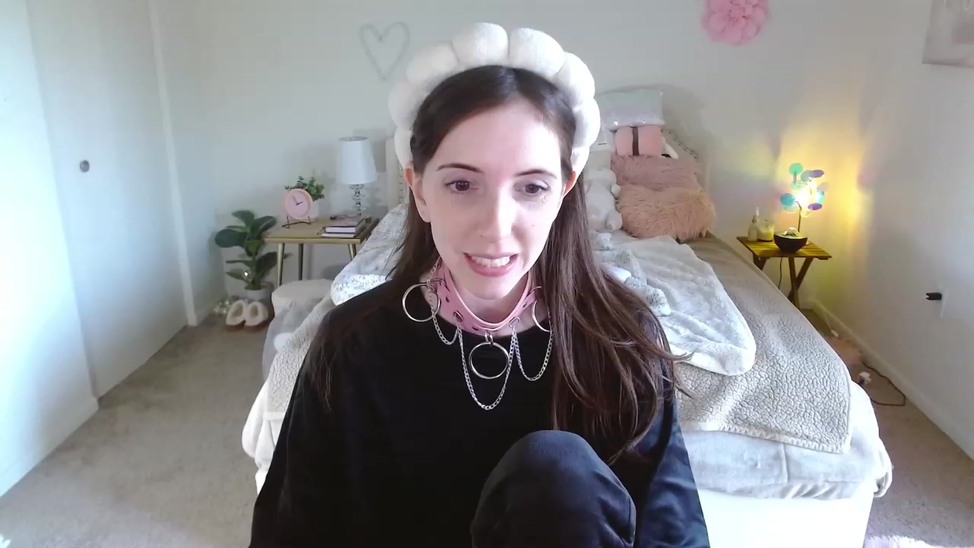 Gallery image thumbnail from MangoMae's myfreecams stream on, 11/24/2023, 20:09 image 16 of 20
