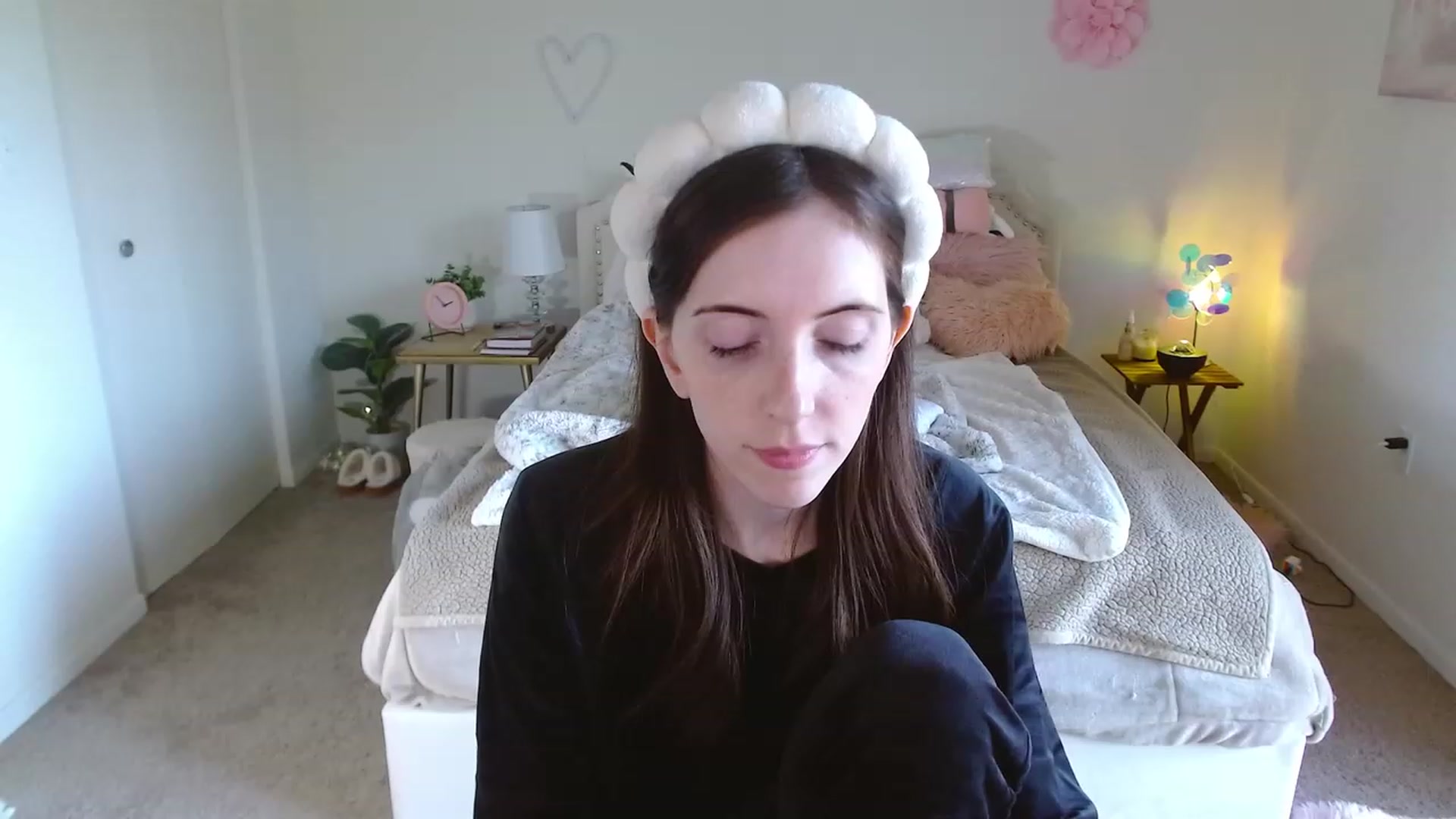 Gallery image thumbnail from MangoMae's myfreecams stream on, 11/24/2023, 20:09 image 15 of 20