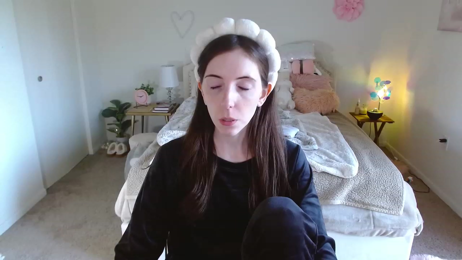 Gallery image thumbnail from MangoMae's myfreecams stream on, 11/24/2023, 20:09 image 12 of 20