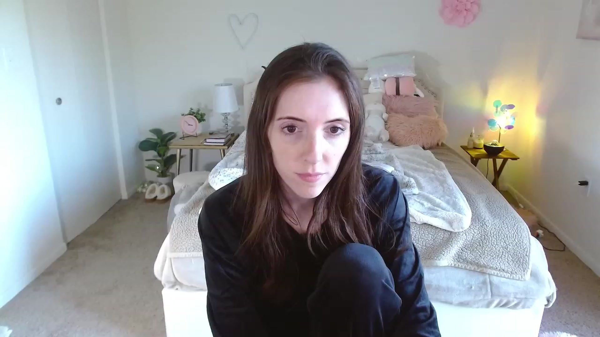 Gallery image thumbnail from MangoMae's myfreecams stream on, 11/24/2023, 21:11 image 12 of 20