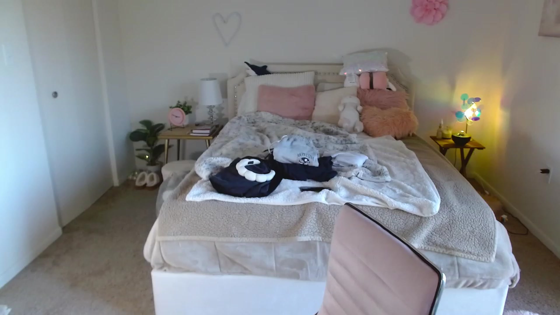 Gallery image thumbnail from MangoMae's myfreecams stream on, 11/24/2023, 21:11 image 10 of 20