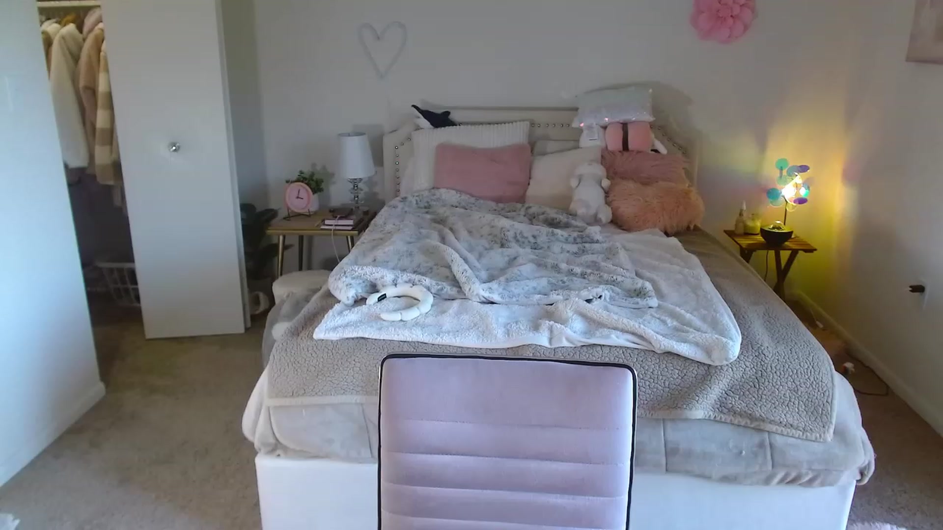 Gallery image thumbnail from MangoMae's myfreecams stream on, 11/24/2023, 21:11 image 18 of 20