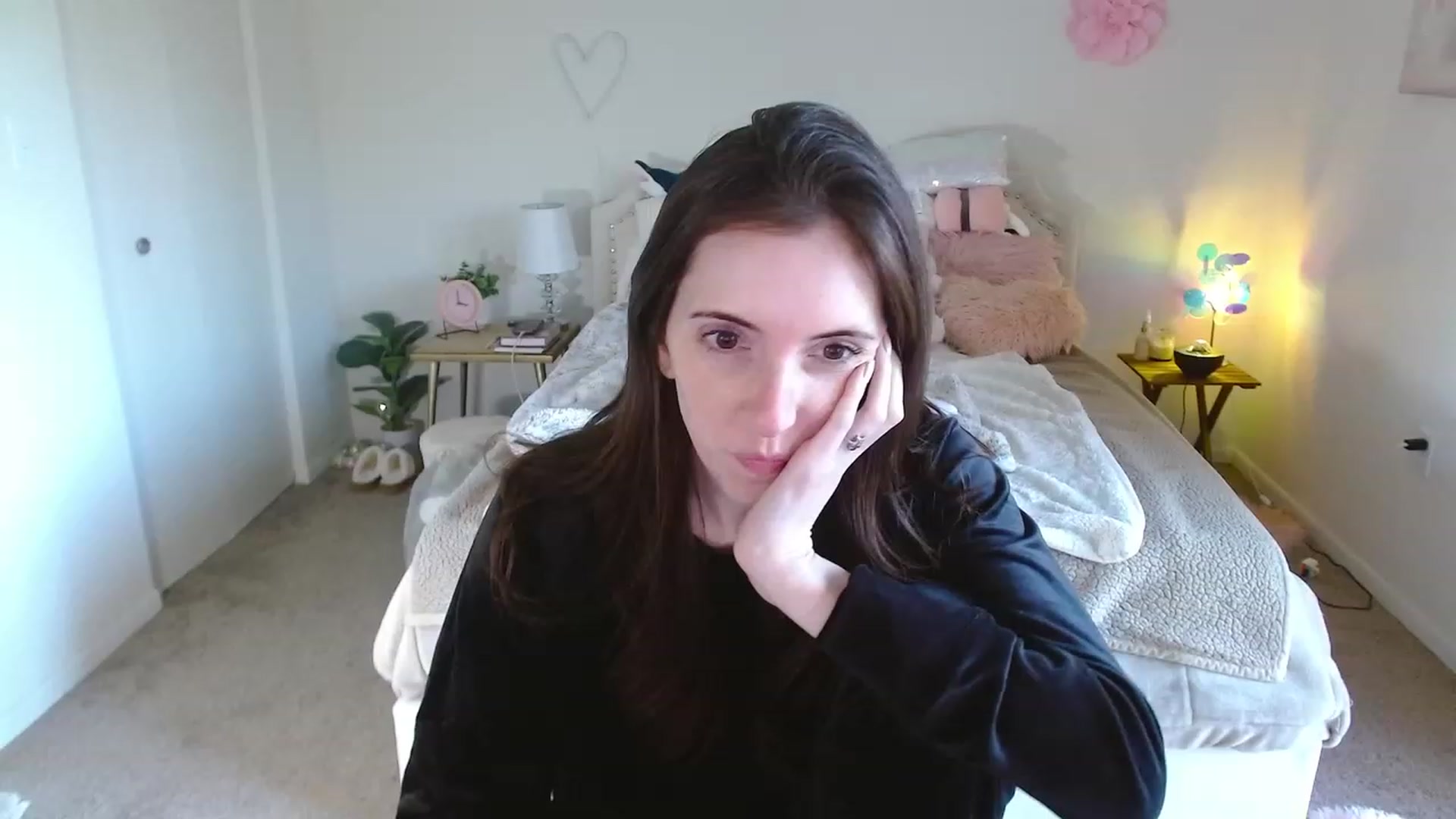 Gallery image thumbnail from MangoMae's myfreecams stream on, 11/24/2023, 21:11 image 16 of 20