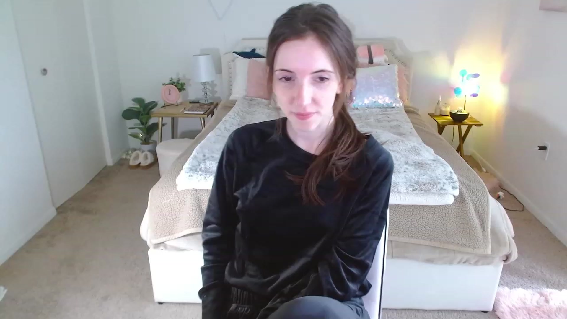 Gallery image thumbnail from MangoMae's myfreecams stream on, 11/25/2023, 18:14 image 14 of 20