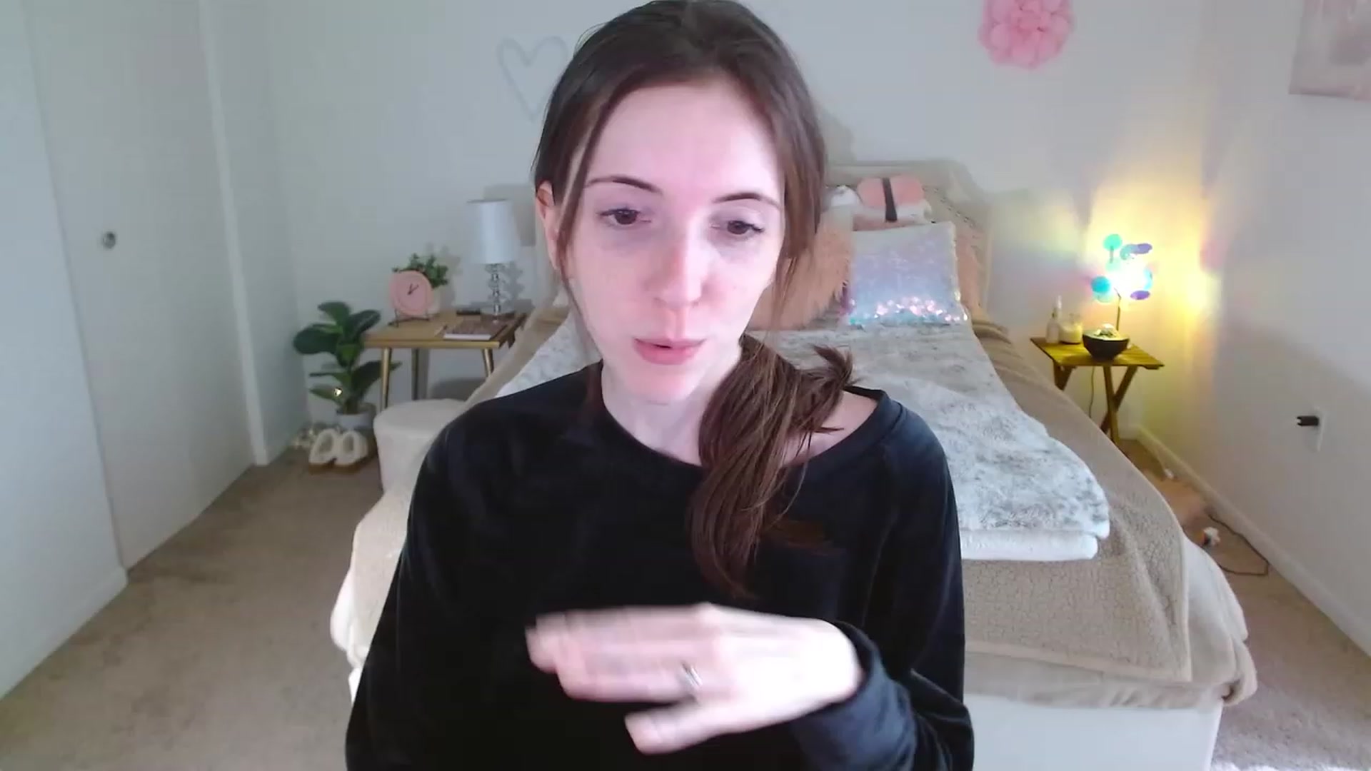Gallery image thumbnail from MangoMae's myfreecams stream on, 11/25/2023, 18:14 image 20 of 20