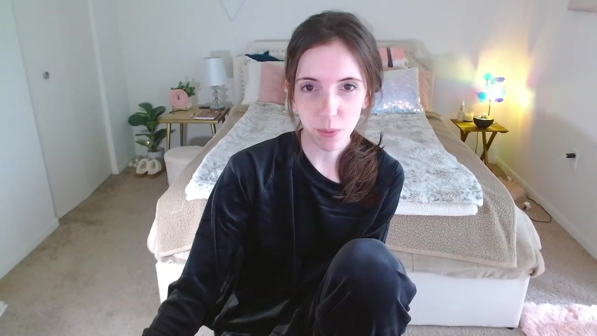 Gallery image thumbnail from MangoMae's myfreecams stream on, 11/25/2023, 18:14 image 12 of 20