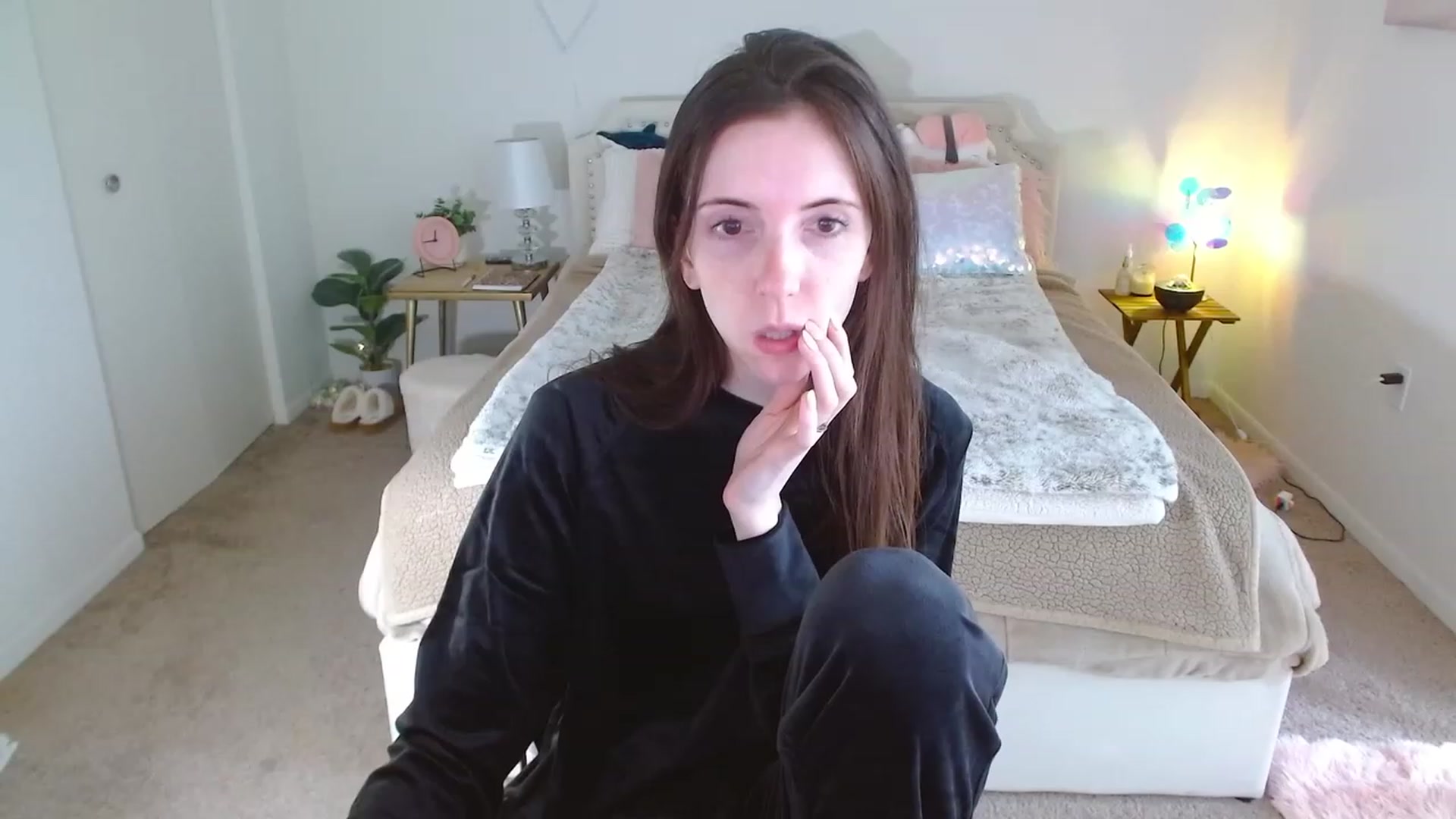 Gallery image thumbnail from MangoMae's myfreecams stream on, 11/25/2023, 18:14 image 5 of 20