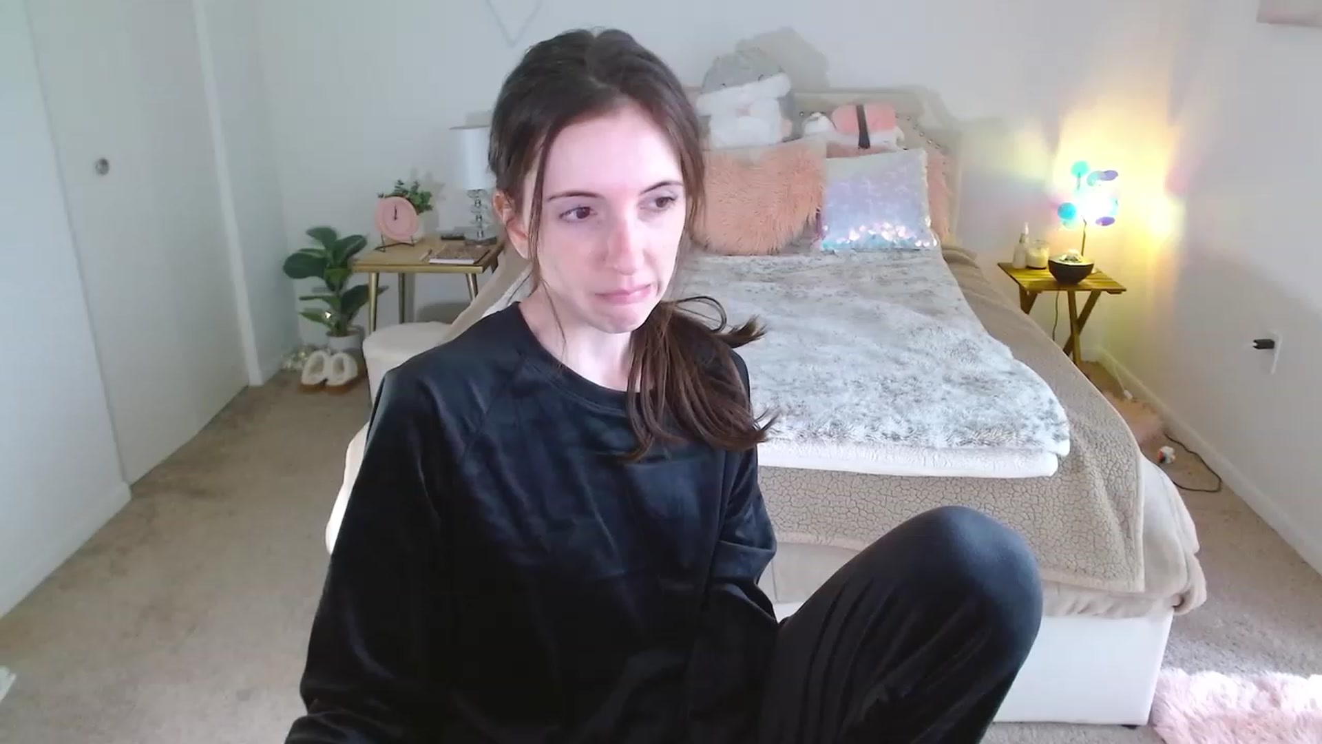 Gallery image thumbnail from MangoMae's myfreecams stream on, 11/25/2023, 18:14 image 15 of 20