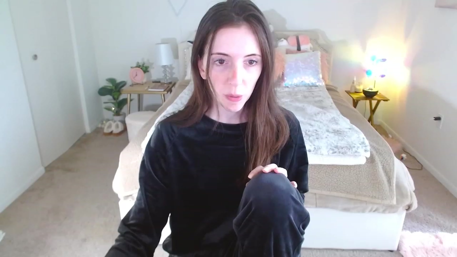 Gallery image thumbnail from MangoMae's myfreecams stream on, 11/25/2023, 18:14 image 2 of 20