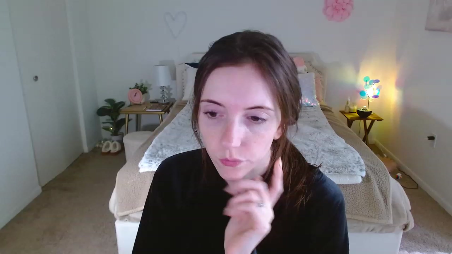 Gallery image thumbnail from MangoMae's myfreecams stream on, 11/25/2023, 18:14 image 18 of 20