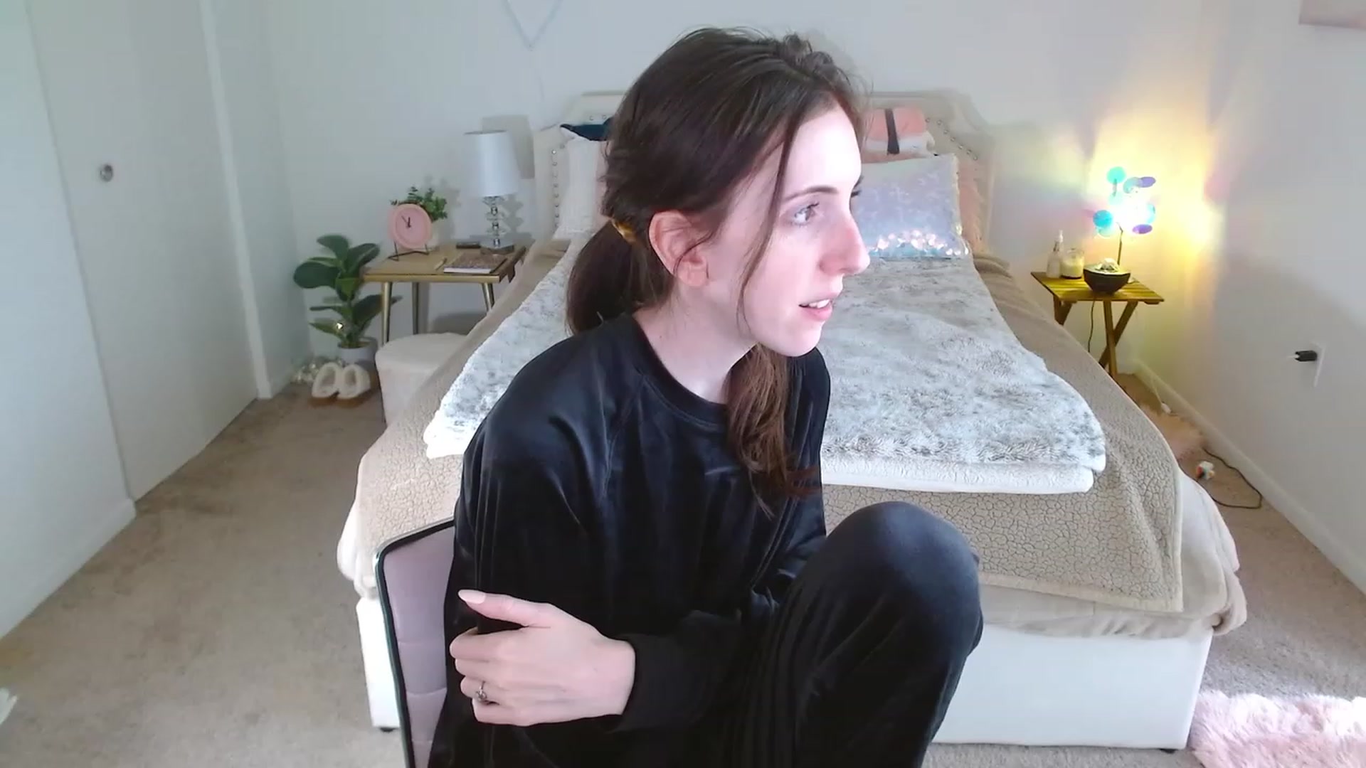 Gallery image thumbnail from MangoMae's myfreecams stream on, 11/25/2023, 18:14 image 11 of 20
