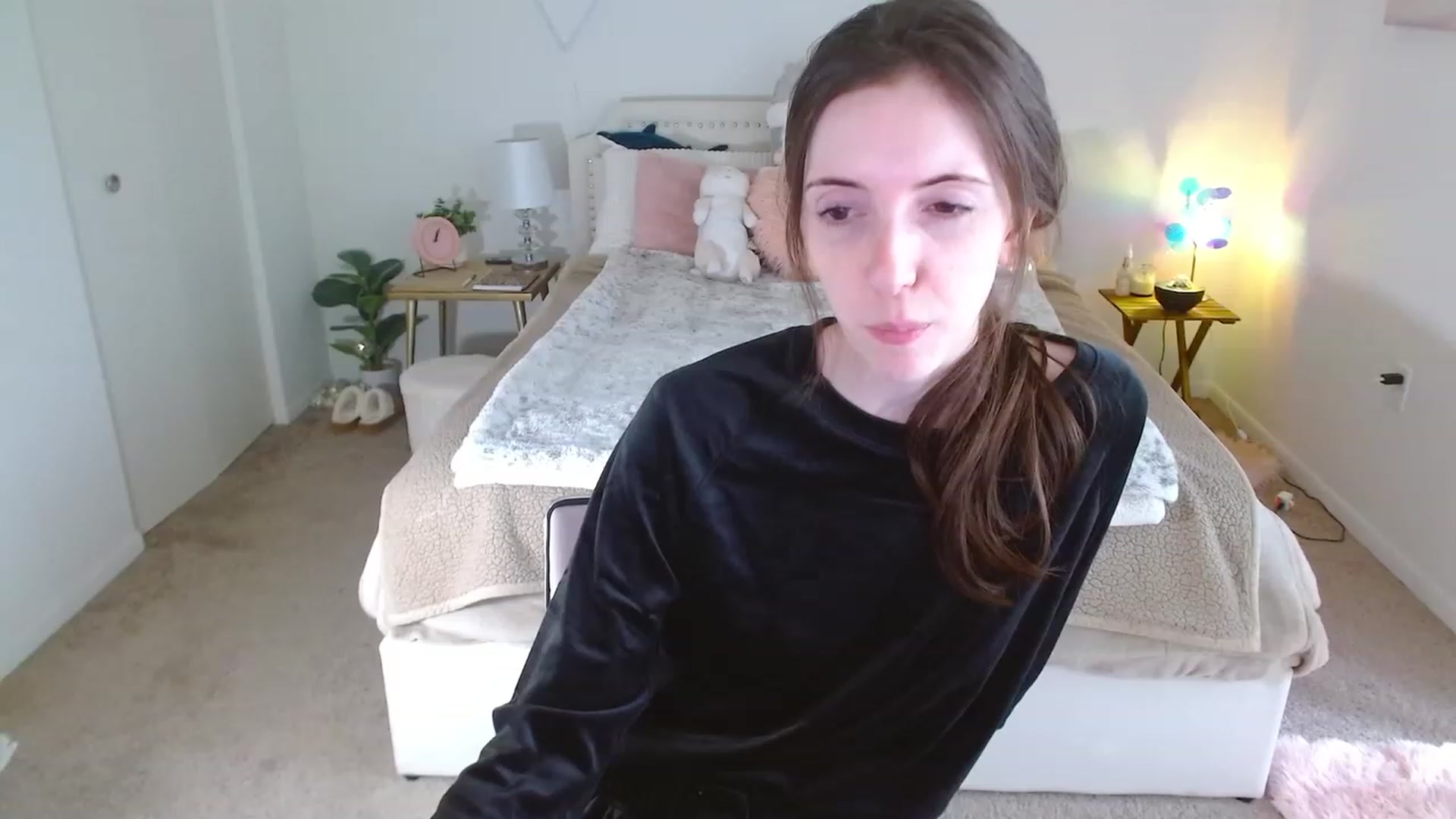 Gallery image thumbnail from MangoMae's myfreecams stream on, 11/25/2023, 18:14 image 17 of 20