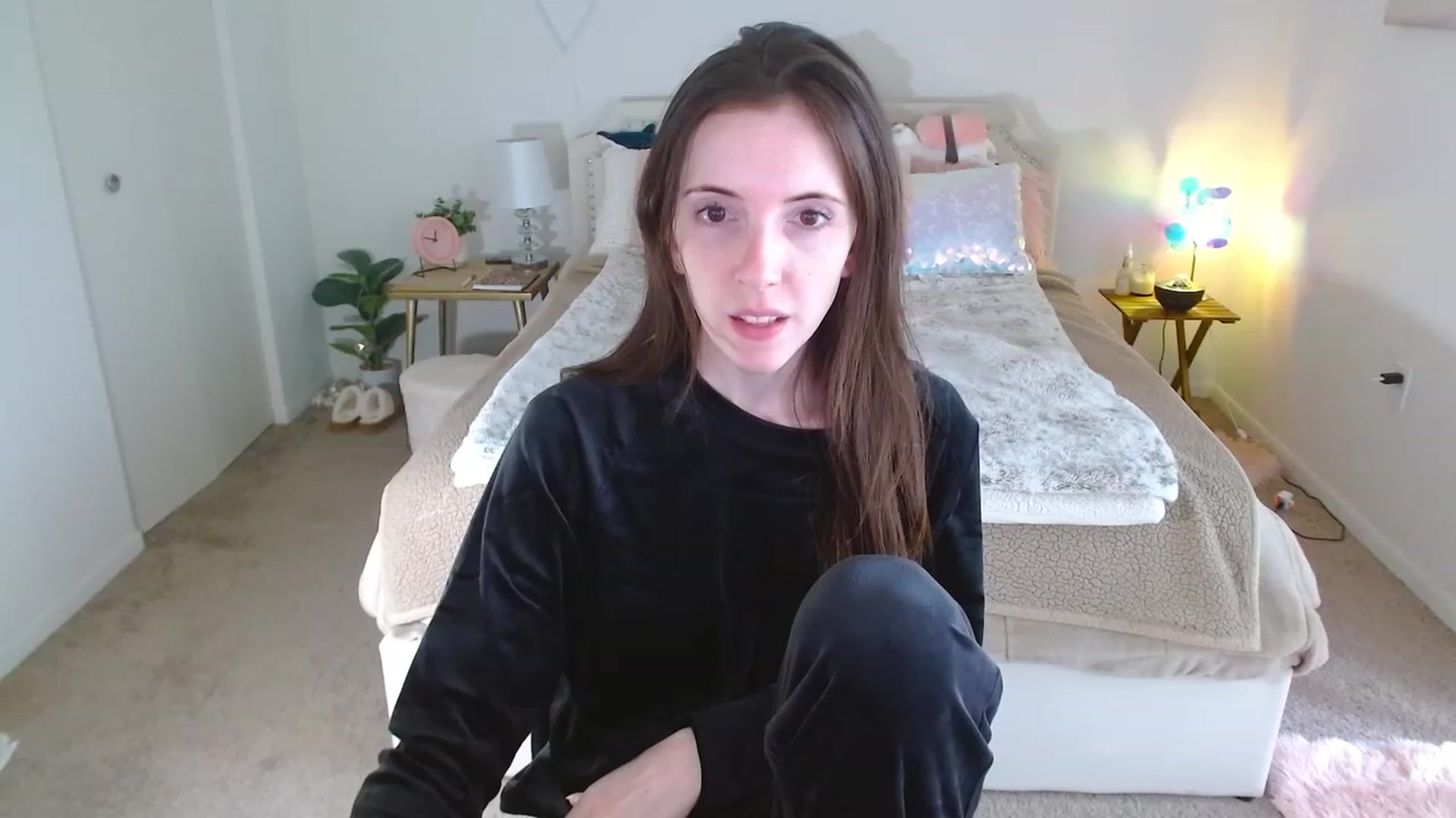 Gallery image thumbnail from MangoMae's myfreecams stream on, 11/25/2023, 18:14 image 7 of 20