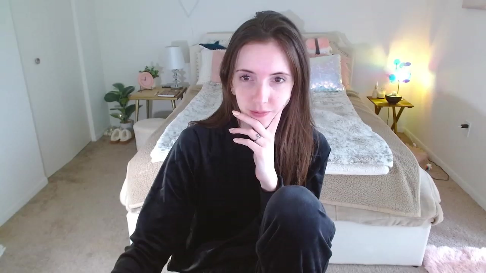 Gallery image thumbnail from MangoMae's myfreecams stream on, 11/25/2023, 18:14 image 6 of 20