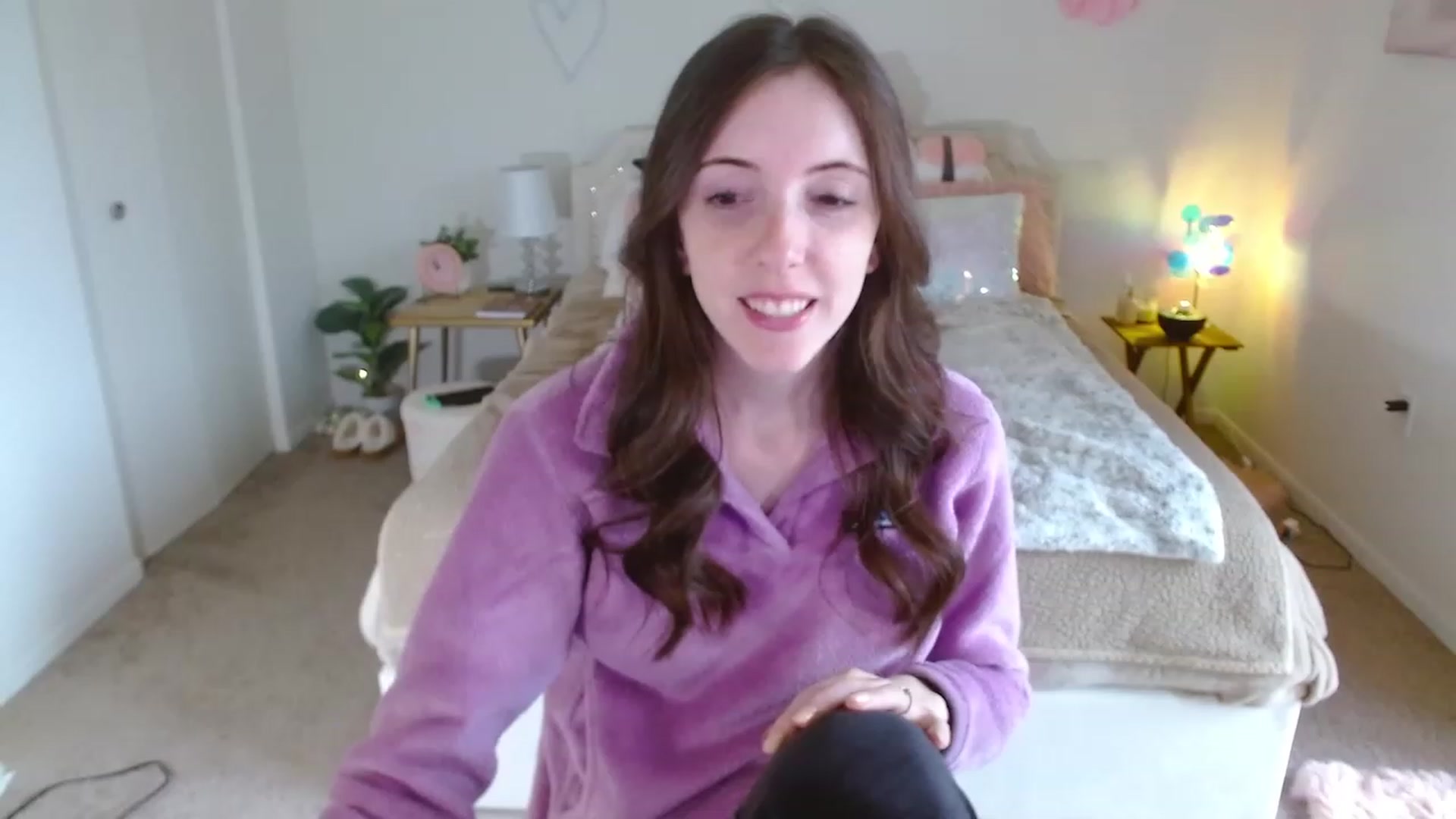 Gallery image thumbnail from MangoMae's myfreecams stream on, 11/26/2023, 17:17 image 1 of 20