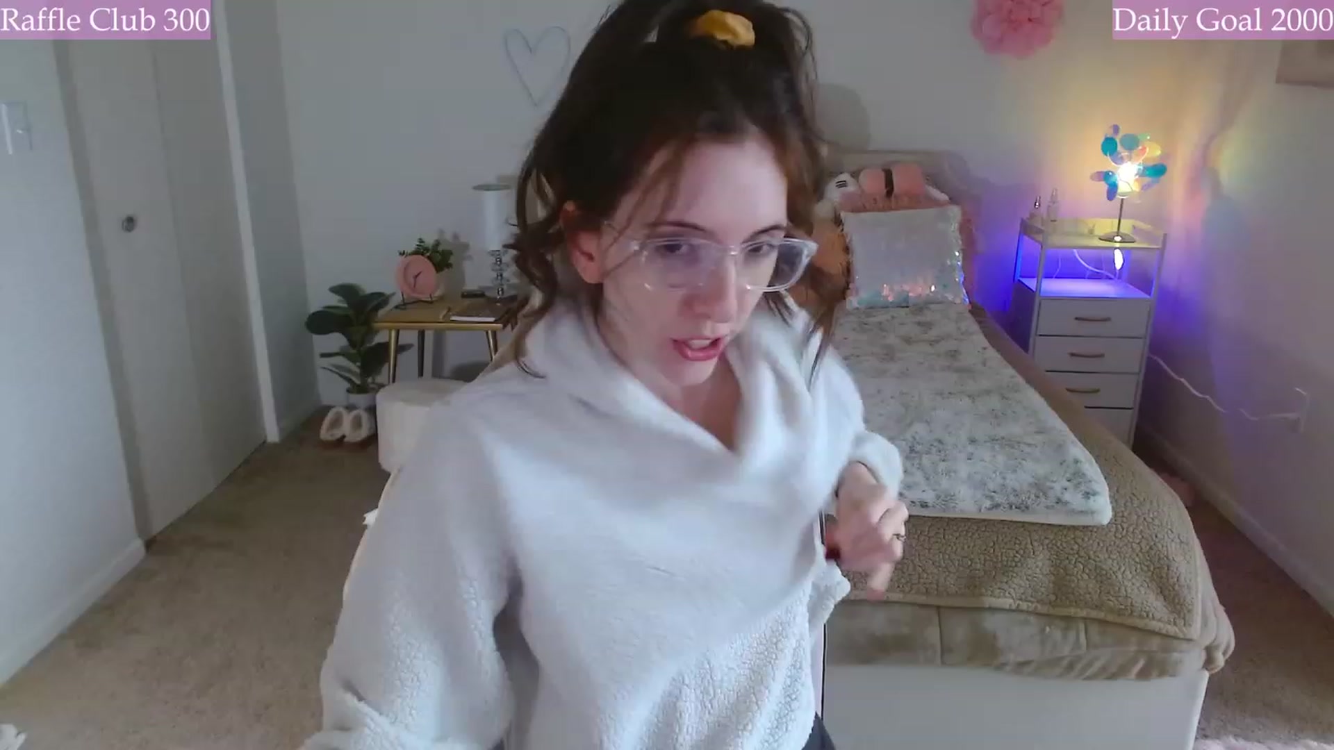 Gallery image thumbnail from MangoMae's myfreecams stream on, 12/03/2023, 19:36 image 20 of 20