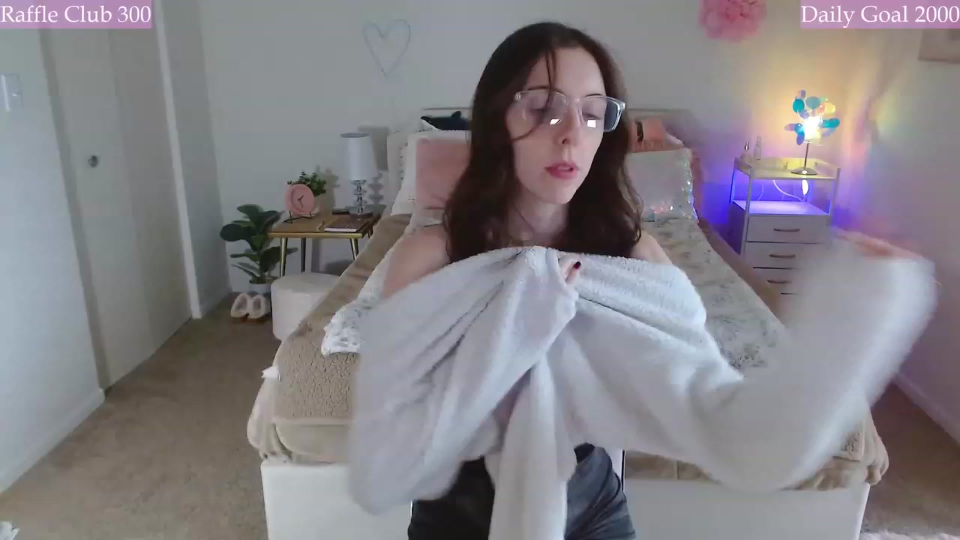 Gallery image thumbnail from MangoMae's myfreecams stream on, 12/03/2023, 19:36 image 14 of 20