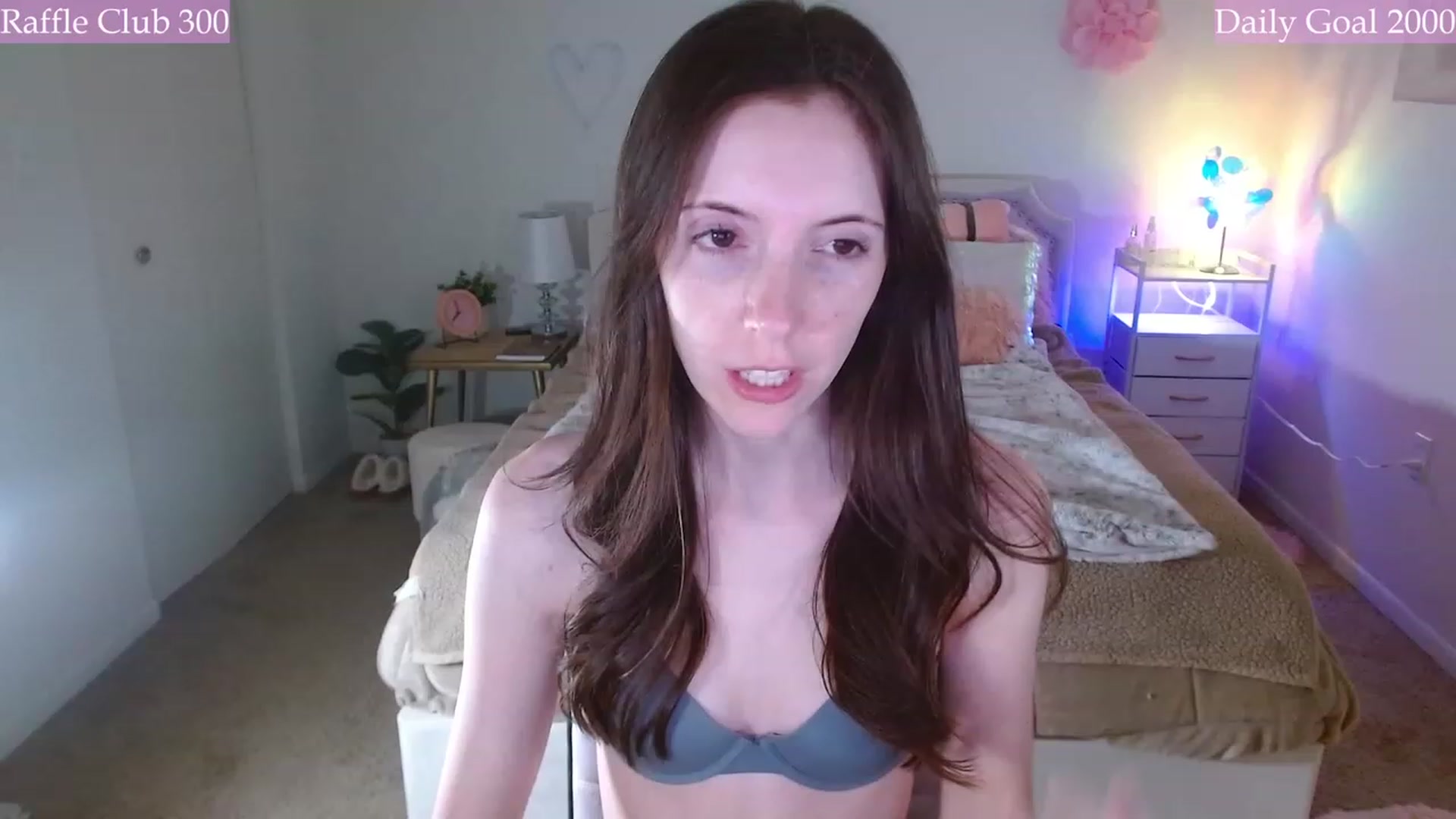 Gallery image thumbnail from MangoMae's myfreecams stream on, 12/07/2023, 01:34 image 8 of 20