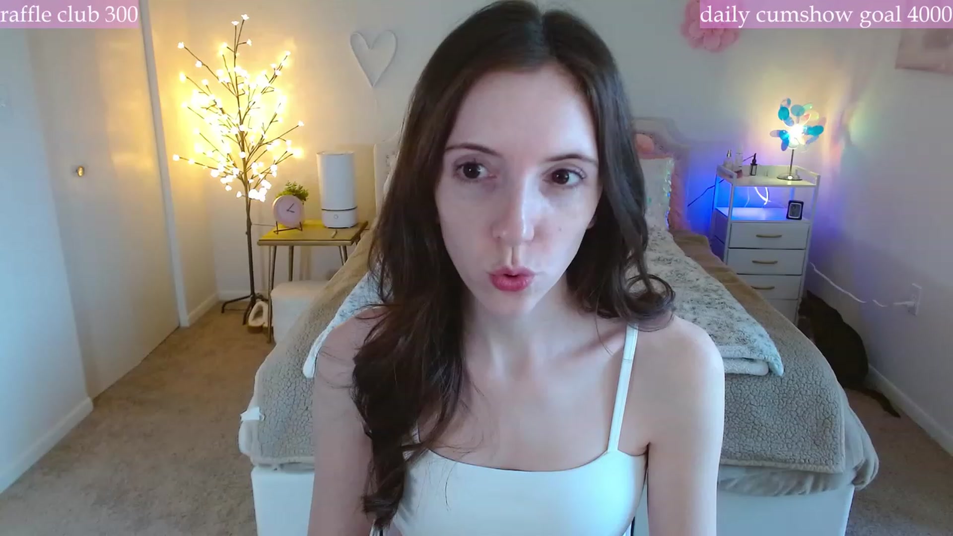 Gallery image thumbnail from MangoMae's myfreecams stream on, 12/13/2023, 21:18 image 8 of 20