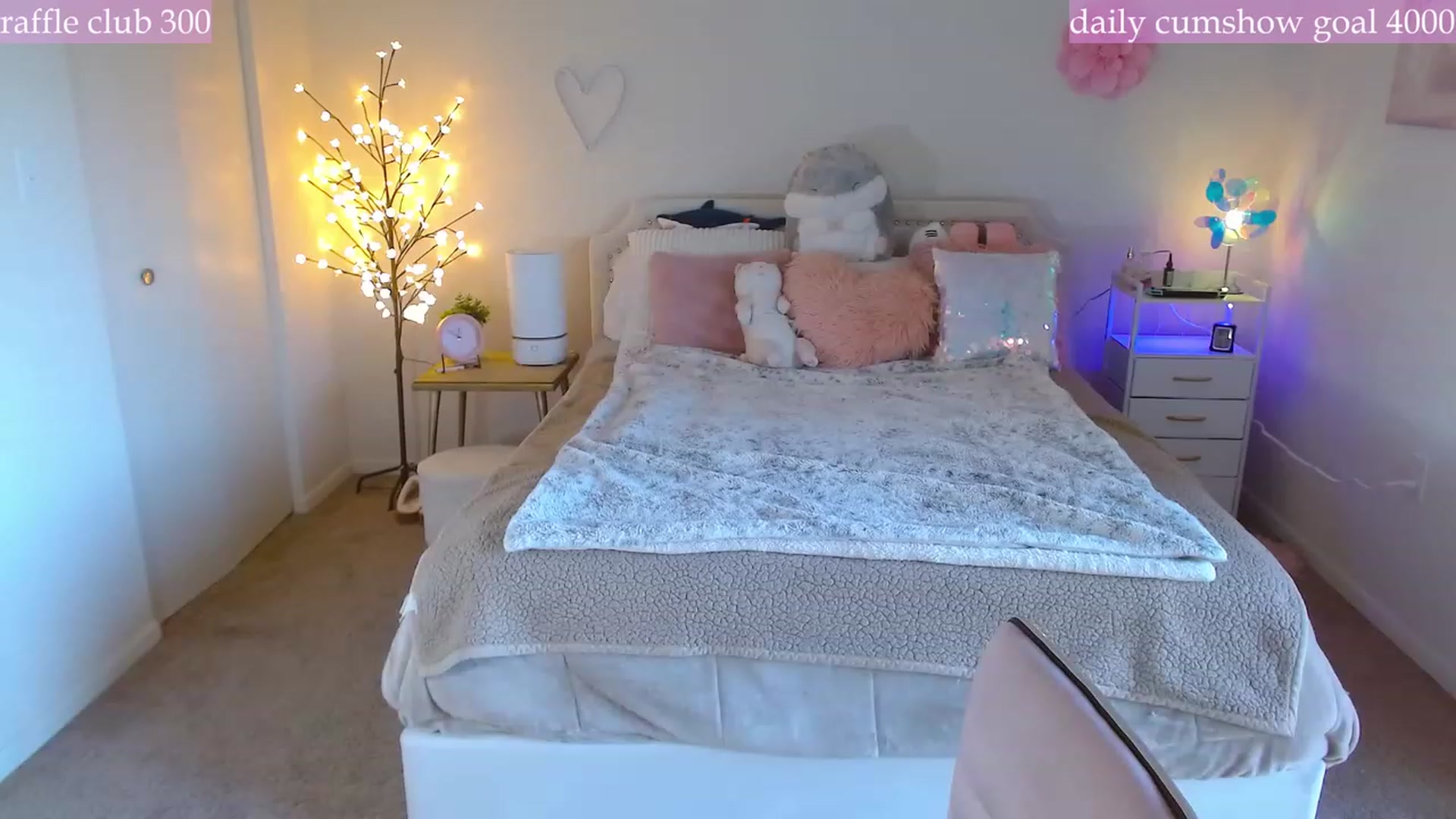 Gallery image thumbnail from MangoMae's myfreecams stream on, 12/15/2023, 18:39 image 3 of 20