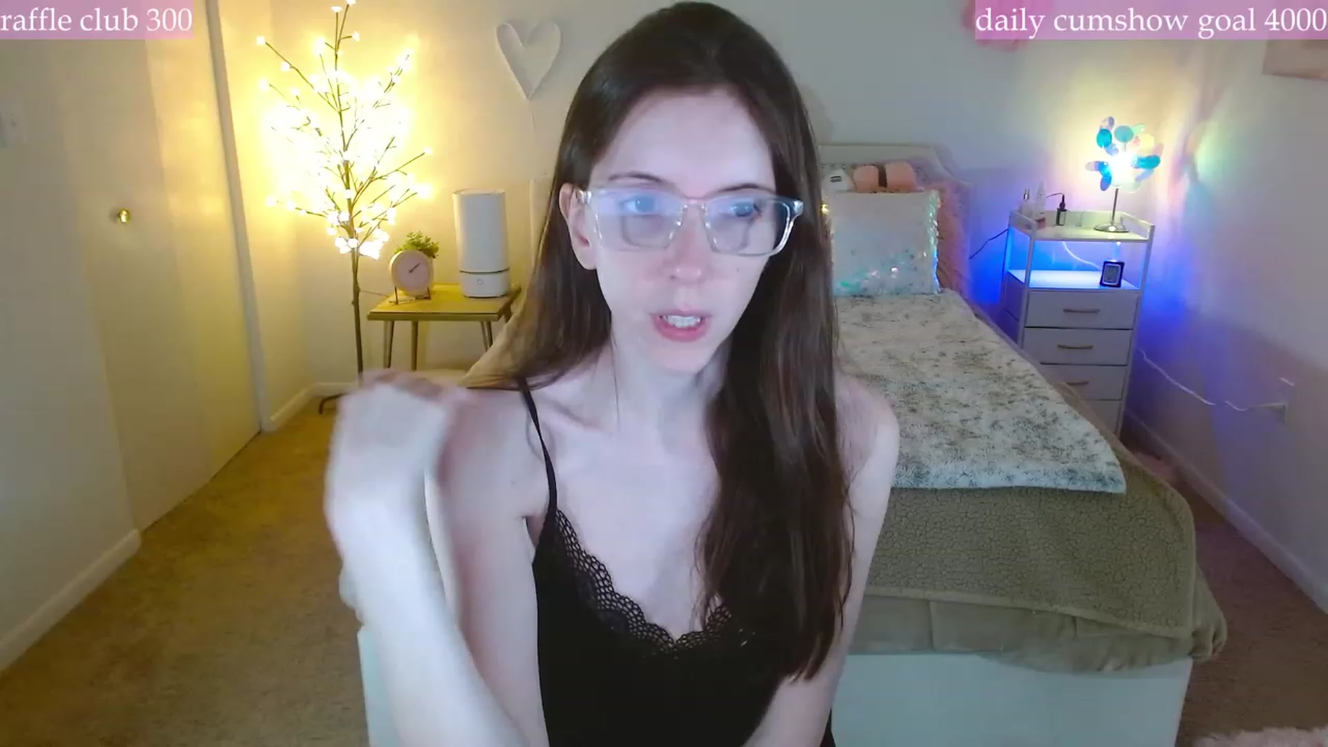 Gallery image thumbnail from MangoMae's myfreecams stream on, 12/17/2023, 20:22 image 3 of 20