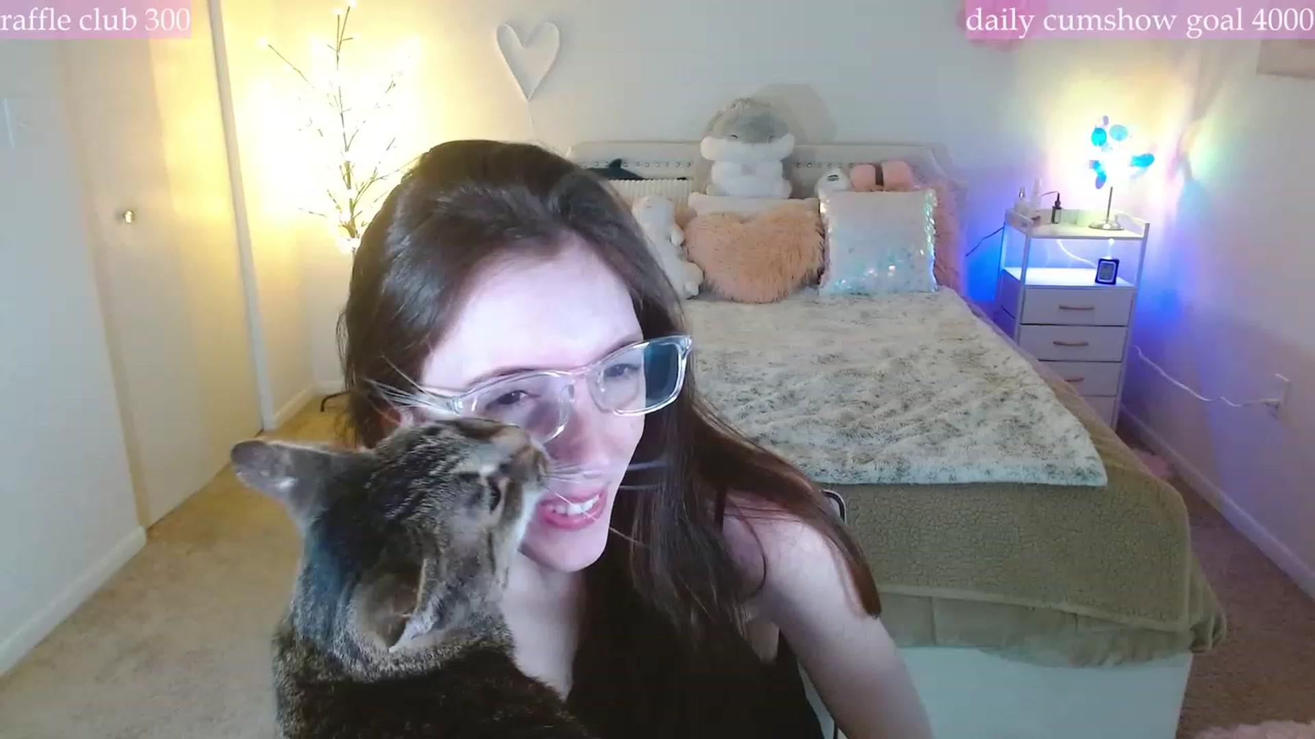Gallery image thumbnail from MangoMae's myfreecams stream on, 12/17/2023, 20:22 image 13 of 20