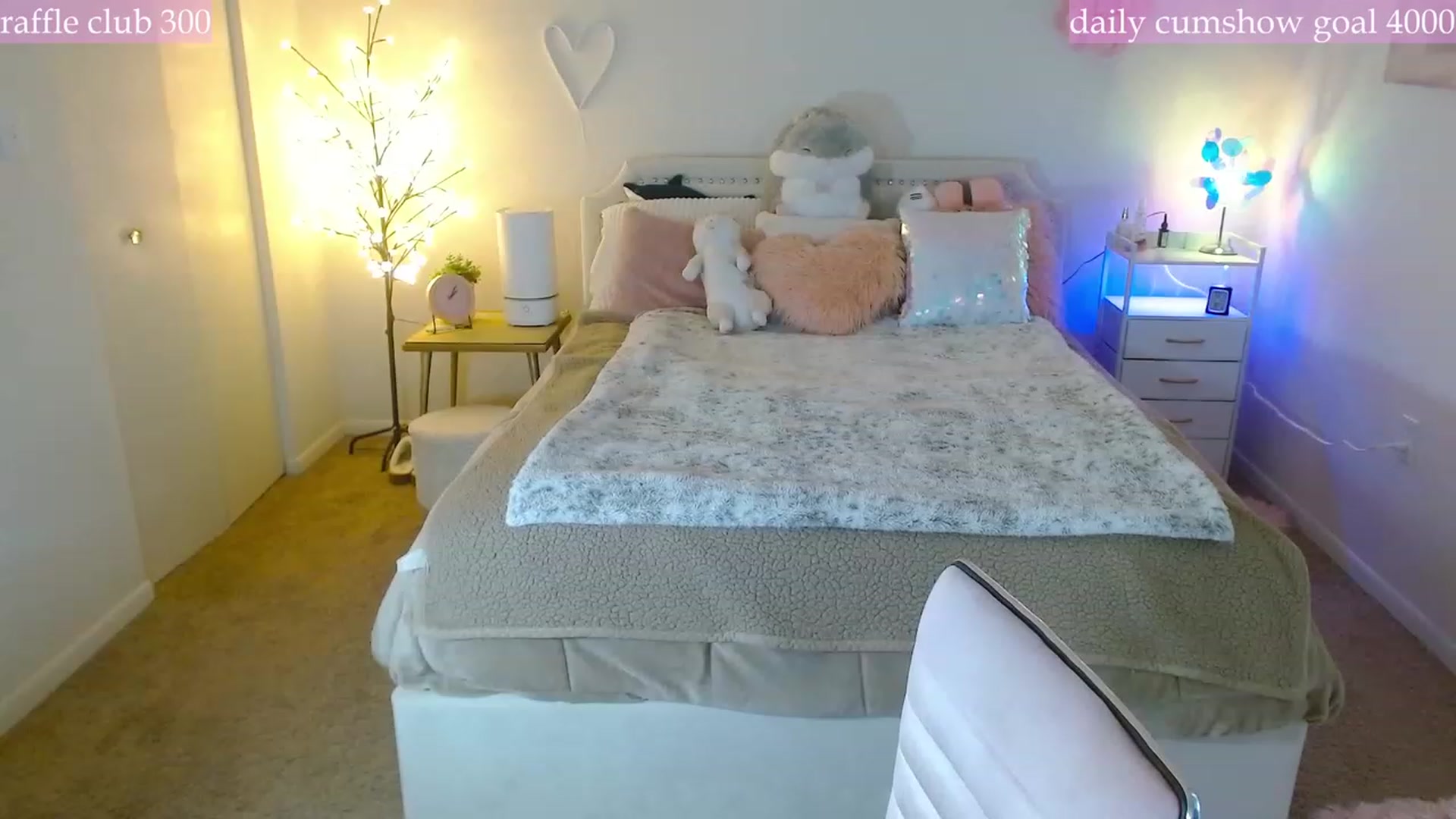Gallery image thumbnail from MangoMae's myfreecams stream on, 12/17/2023, 20:22 image 2 of 20